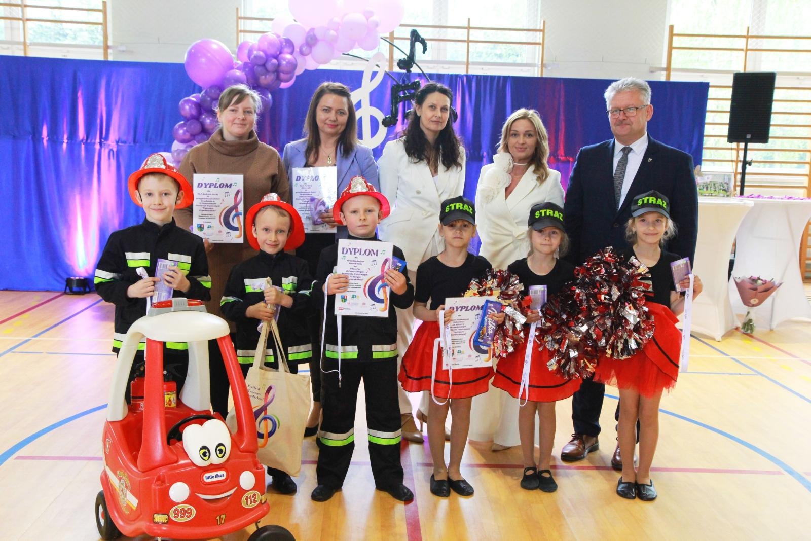 Zdjęcie w galerii na portalu naszraciborz.pl: Tanecznie i kolorowo, czyli II Powiatowy Festiwal Taneczny w Zabełkowie wiadomości z regionu