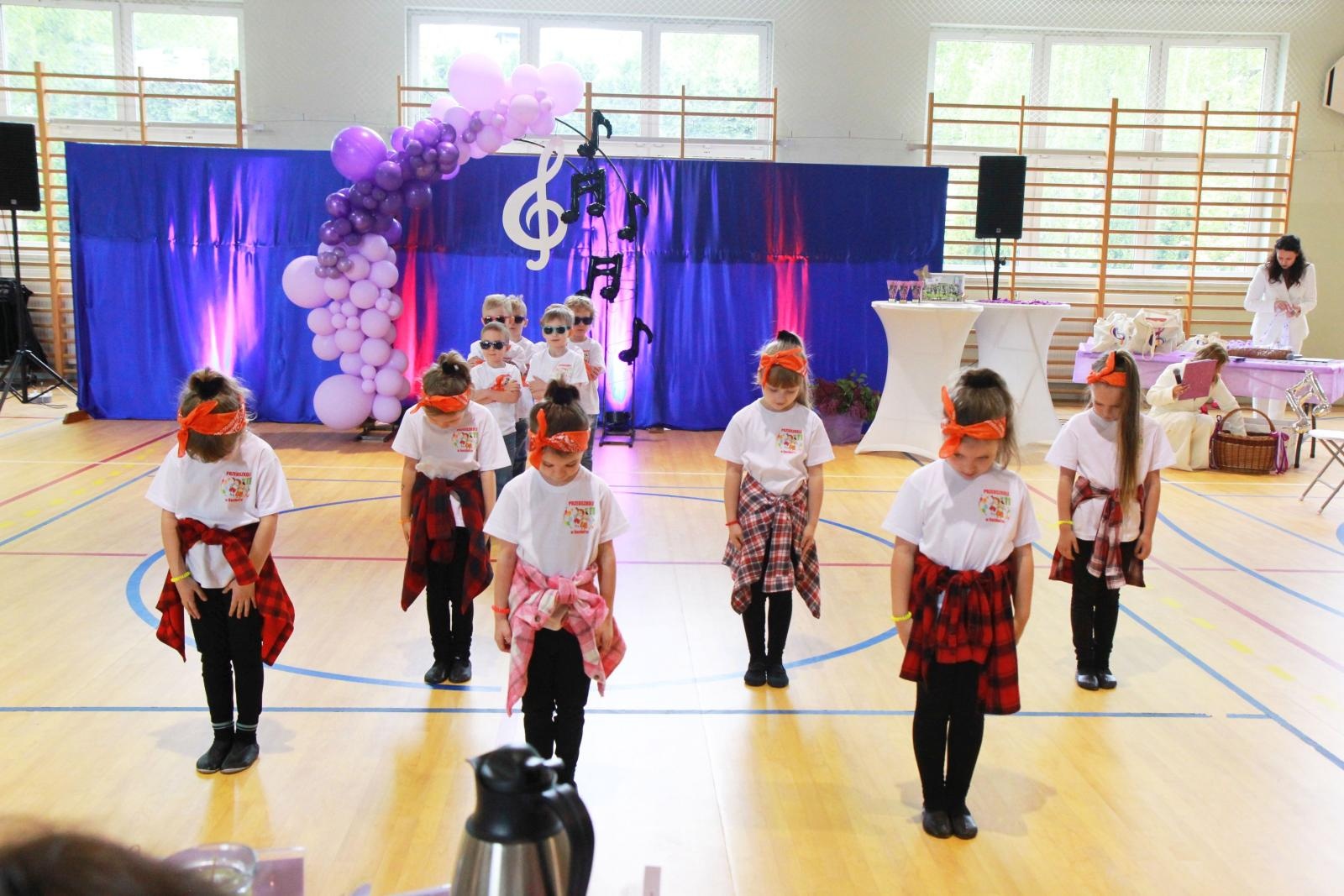 Zdjęcie w galerii na portalu naszraciborz.pl: Tanecznie i kolorowo, czyli II Powiatowy Festiwal Taneczny w Zabełkowie wiadomości z regionu
