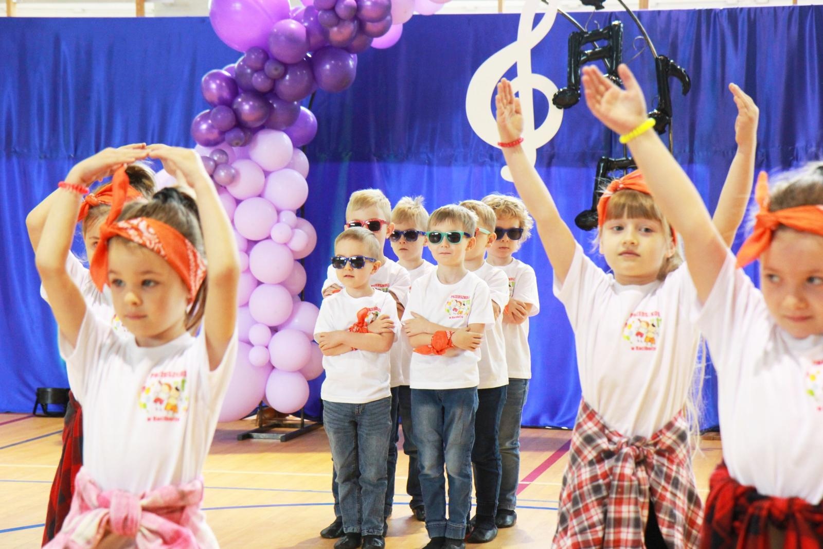 Zdjęcie w galerii na portalu naszraciborz.pl: Tanecznie i kolorowo, czyli II Powiatowy Festiwal Taneczny w Zabełkowie wiadomości z regionu