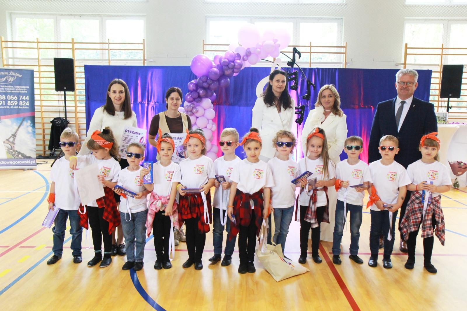 Zdjęcie w galerii na portalu naszraciborz.pl: Tanecznie i kolorowo, czyli II Powiatowy Festiwal Taneczny w Zabełkowie wiadomości z regionu