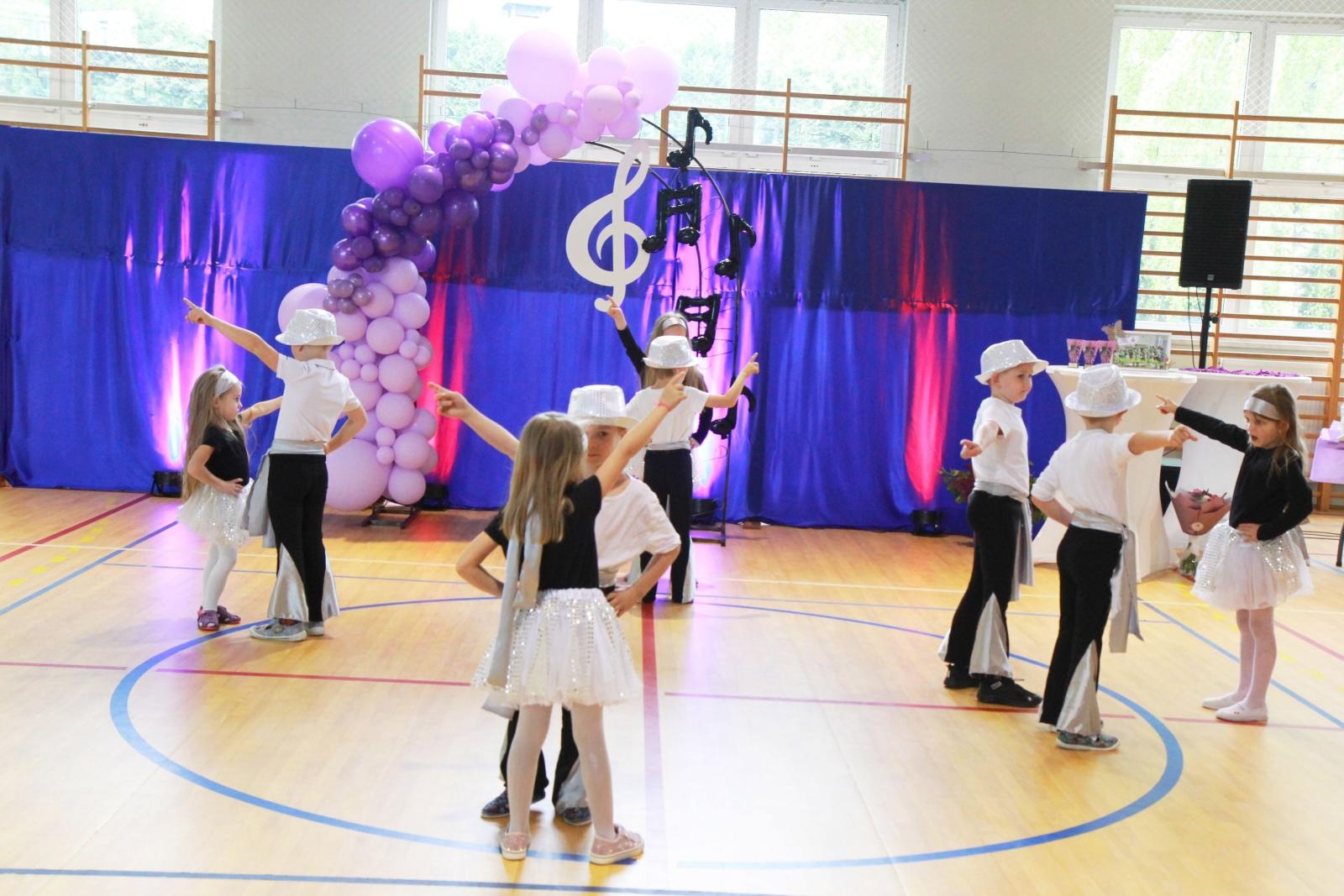 Zdjęcie w galerii na portalu naszraciborz.pl: Tanecznie i kolorowo, czyli II Powiatowy Festiwal Taneczny w Zabełkowie wiadomości z regionu