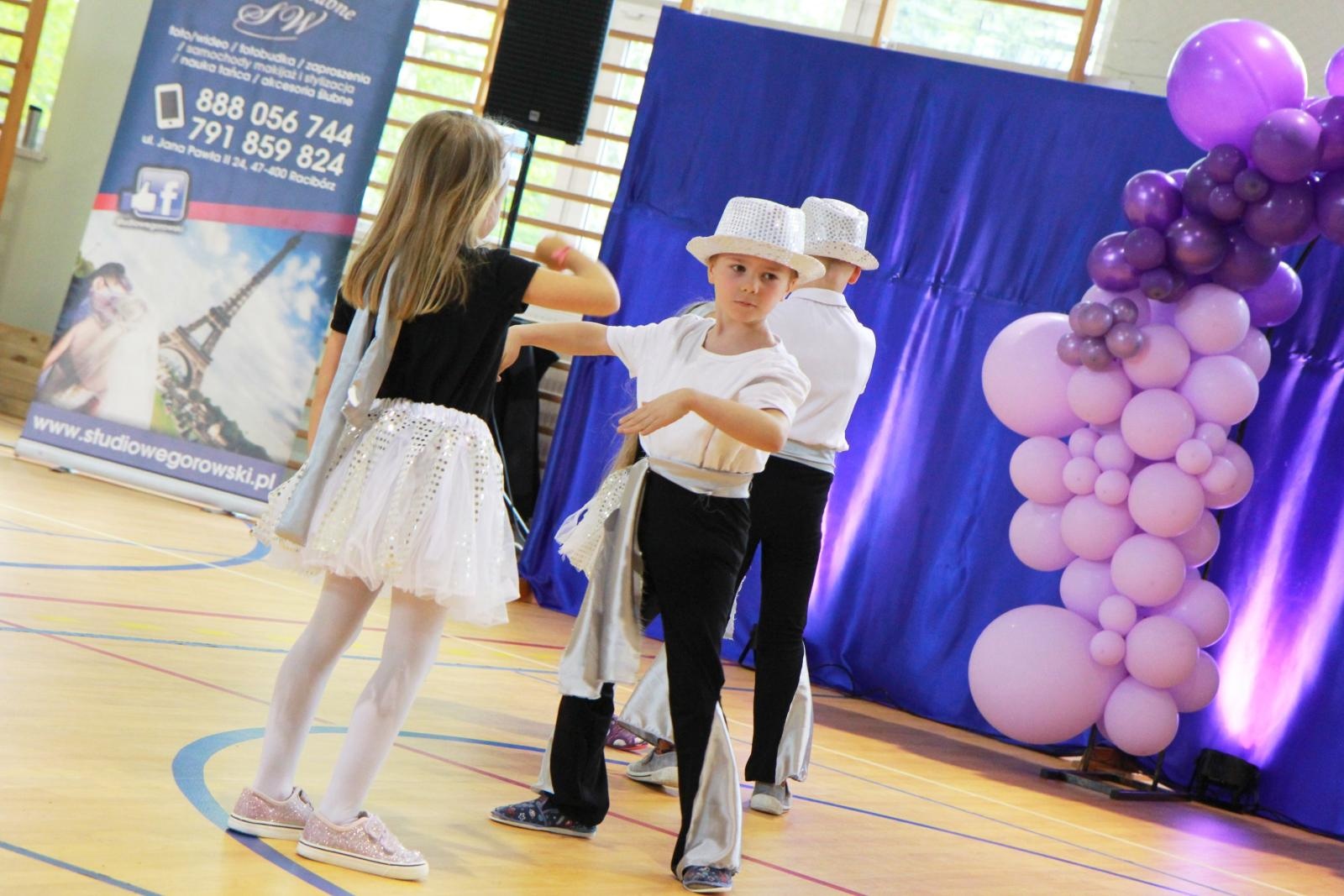 Zdjęcie w galerii na portalu naszraciborz.pl: Tanecznie i kolorowo, czyli II Powiatowy Festiwal Taneczny w Zabełkowie wiadomości z regionu