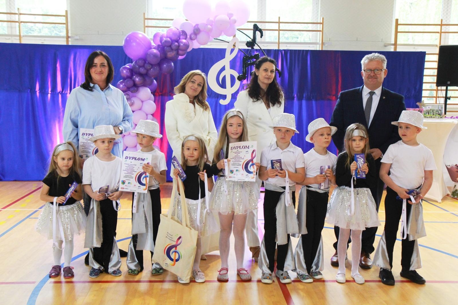 Zdjęcie w galerii na portalu naszraciborz.pl: Tanecznie i kolorowo, czyli II Powiatowy Festiwal Taneczny w Zabełkowie wiadomości z regionu