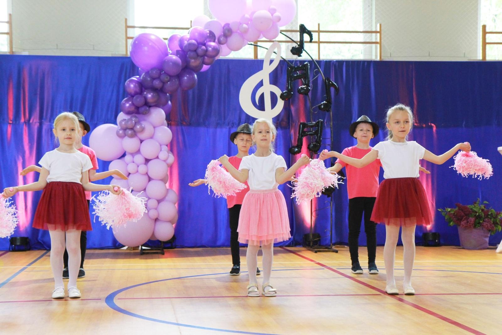 Zdjęcie w galerii na portalu naszraciborz.pl: Tanecznie i kolorowo, czyli II Powiatowy Festiwal Taneczny w Zabełkowie wiadomości z regionu