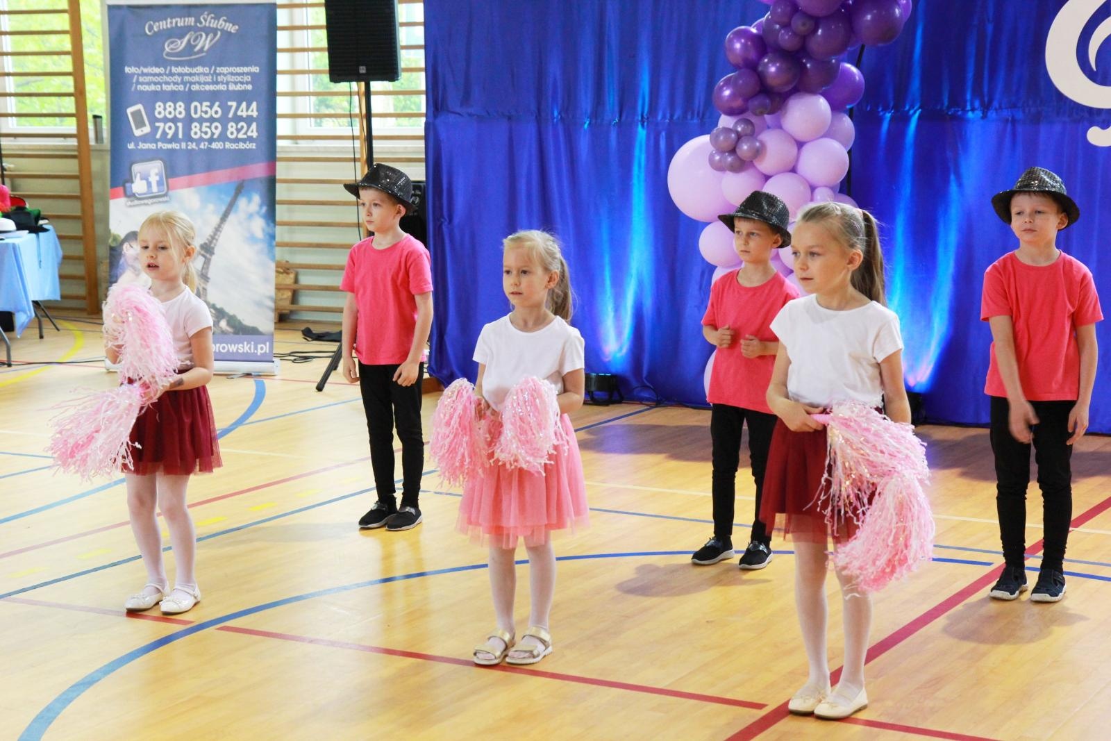 Zdjęcie w galerii na portalu naszraciborz.pl: Tanecznie i kolorowo, czyli II Powiatowy Festiwal Taneczny w Zabełkowie wiadomości z regionu