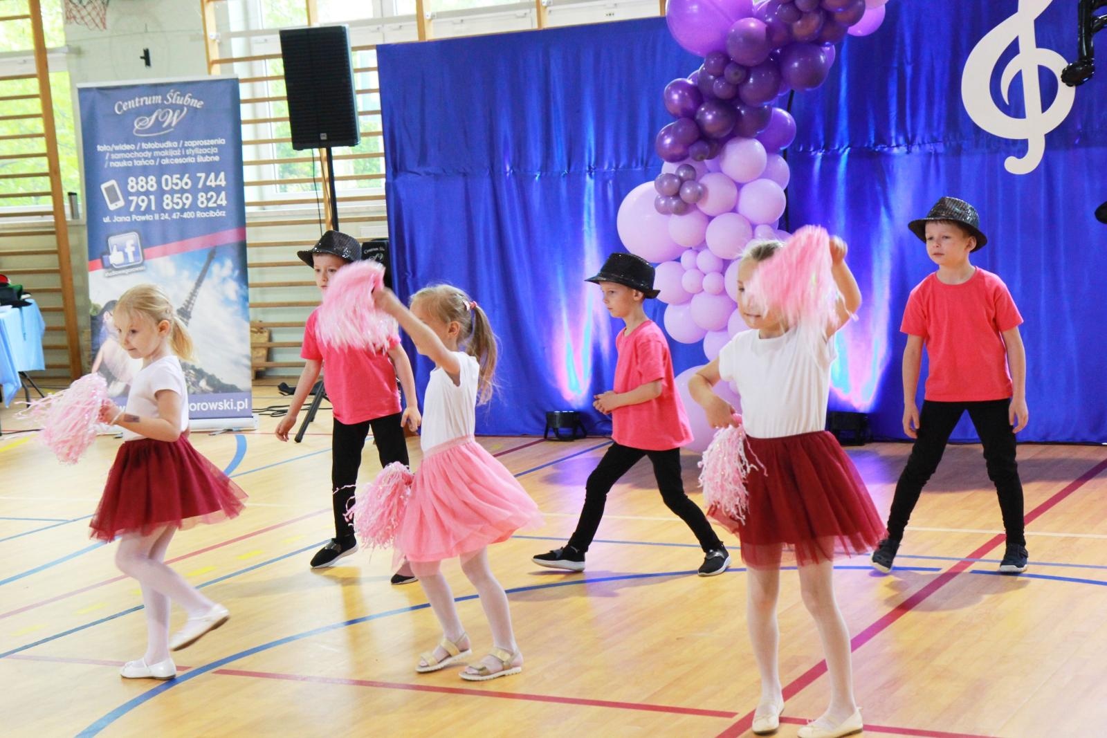 Zdjęcie w galerii na portalu naszraciborz.pl: Tanecznie i kolorowo, czyli II Powiatowy Festiwal Taneczny w Zabełkowie wiadomości z regionu