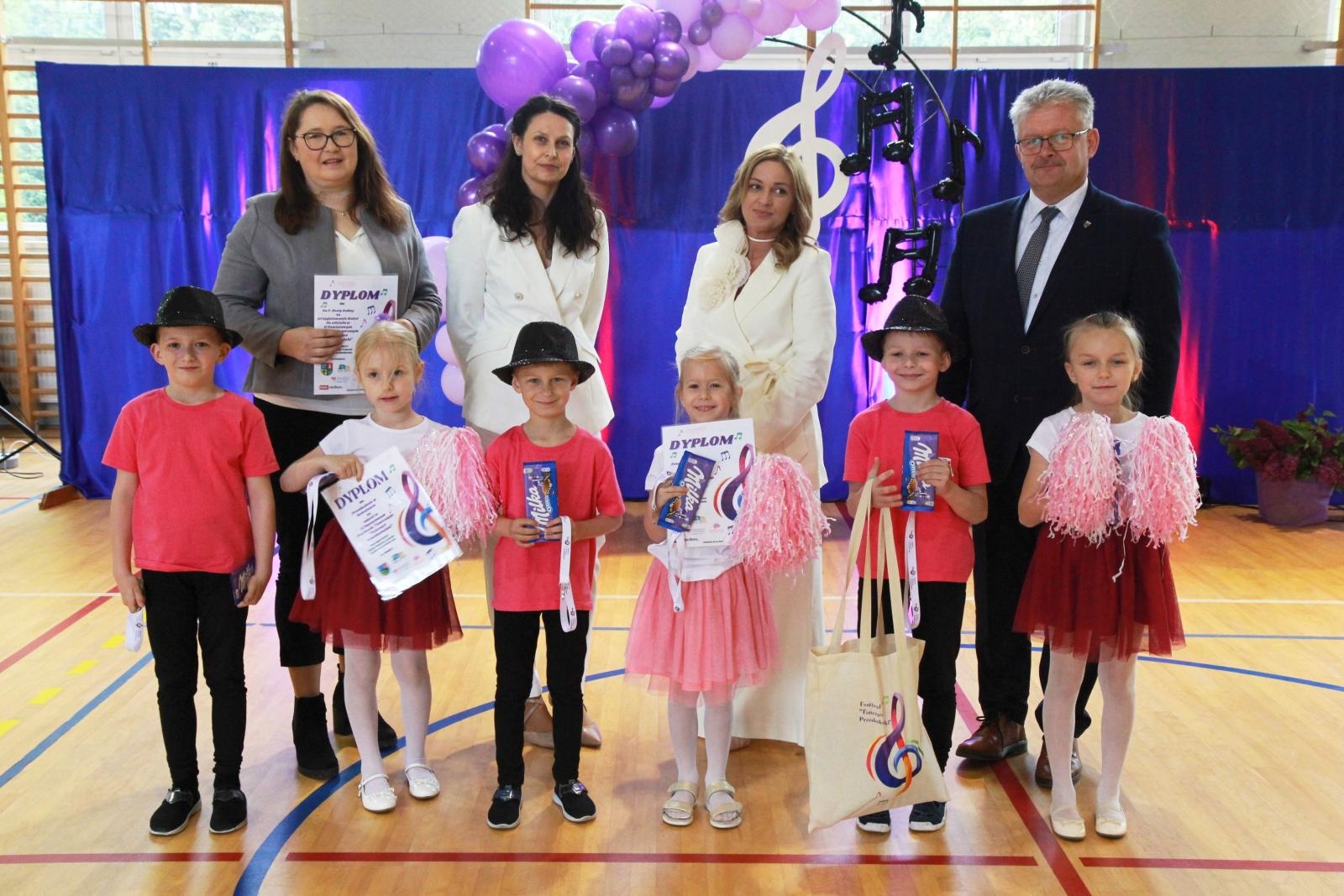 Zdjęcie w galerii na portalu naszraciborz.pl: Tanecznie i kolorowo, czyli II Powiatowy Festiwal Taneczny w Zabełkowie wiadomości z regionu