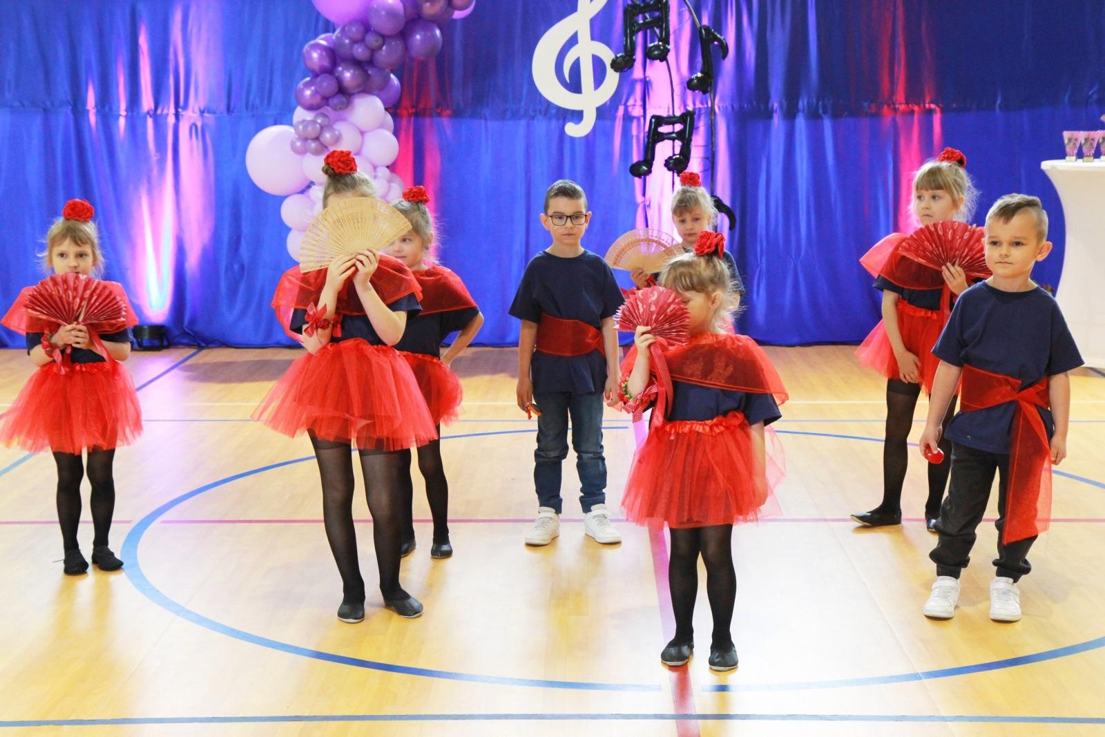 Zdjęcie w galerii na portalu naszraciborz.pl: Tanecznie i kolorowo, czyli II Powiatowy Festiwal Taneczny w Zabełkowie wiadomości z regionu