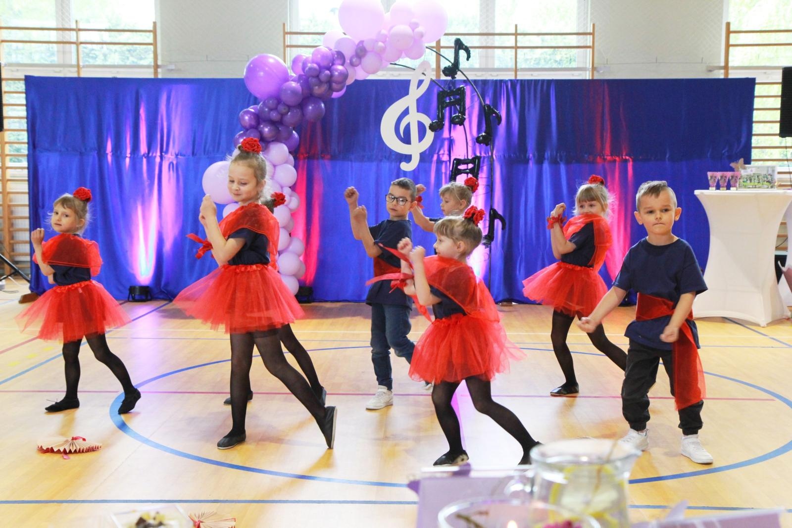 Zdjęcie w galerii na portalu naszraciborz.pl: Tanecznie i kolorowo, czyli II Powiatowy Festiwal Taneczny w Zabełkowie wiadomości z regionu