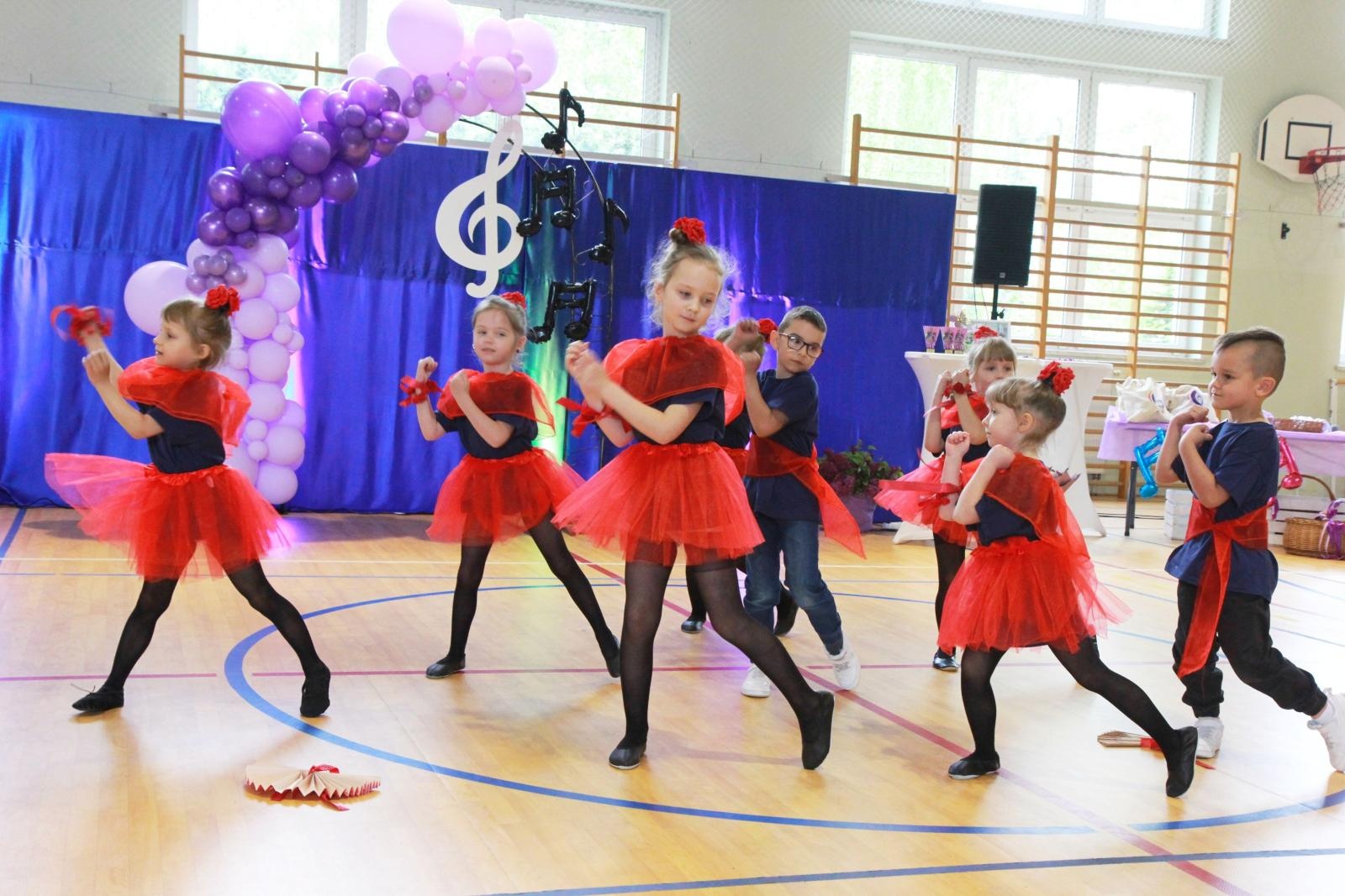 Zdjęcie w galerii na portalu naszraciborz.pl: Tanecznie i kolorowo, czyli II Powiatowy Festiwal Taneczny w Zabełkowie wiadomości z regionu