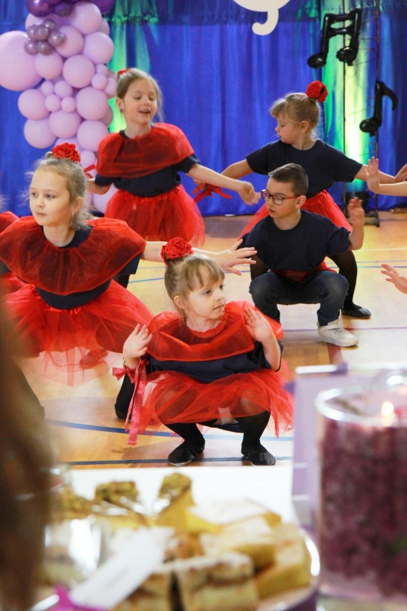 Zdjęcie w galerii na portalu naszraciborz.pl: Tanecznie i kolorowo, czyli II Powiatowy Festiwal Taneczny w Zabełkowie wiadomości z regionu