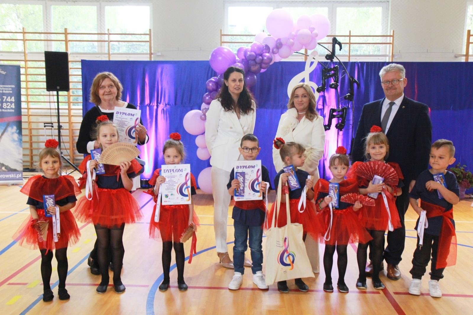 Zdjęcie w galerii na portalu naszraciborz.pl: Tanecznie i kolorowo, czyli II Powiatowy Festiwal Taneczny w Zabełkowie wiadomości z regionu