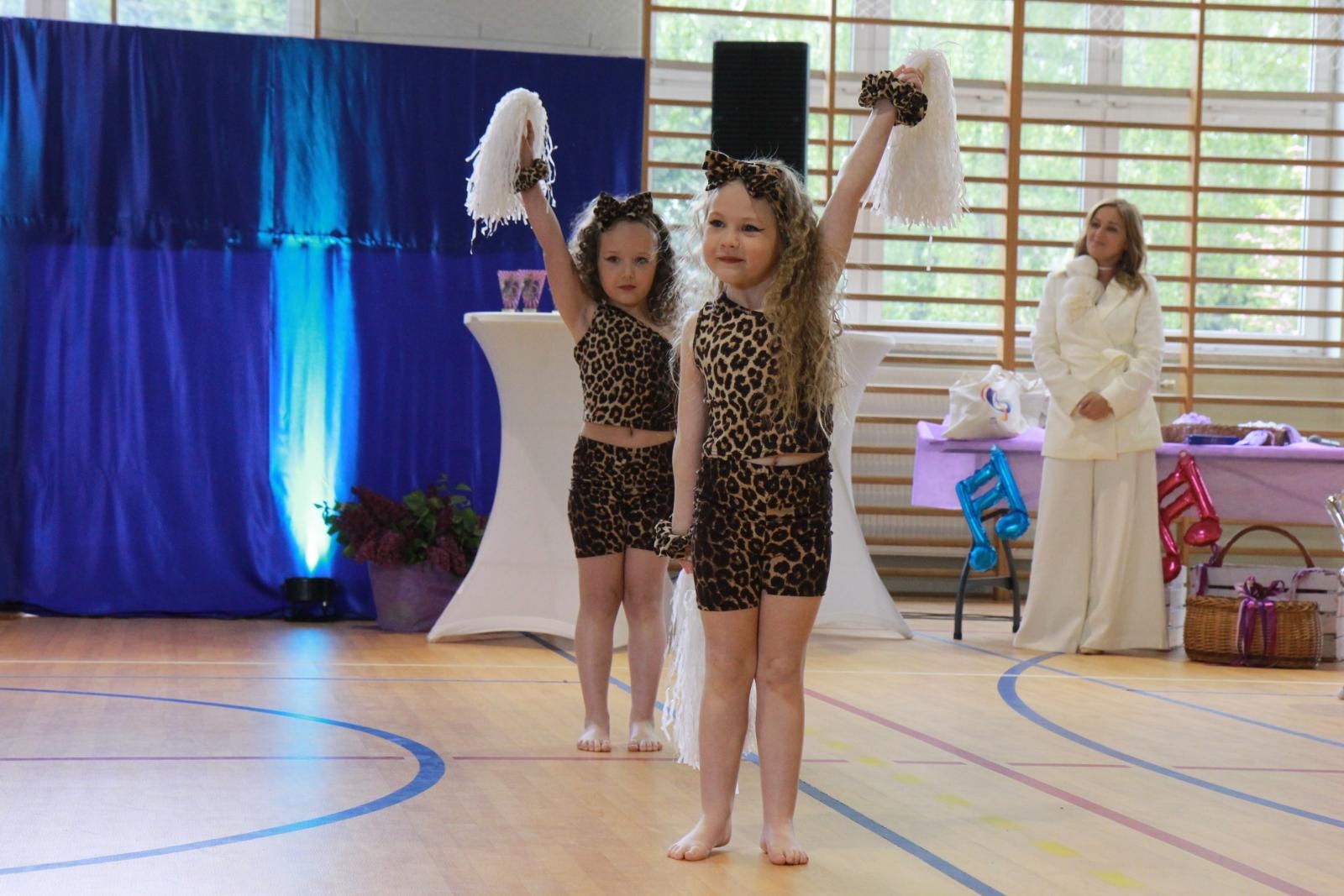 Zdjęcie w galerii na portalu naszraciborz.pl: Tanecznie i kolorowo, czyli II Powiatowy Festiwal Taneczny w Zabełkowie wiadomości z regionu