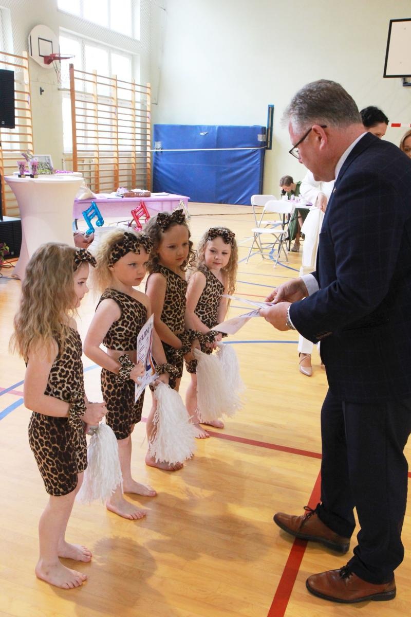 Zdjęcie w galerii na portalu naszraciborz.pl: Tanecznie i kolorowo, czyli II Powiatowy Festiwal Taneczny w Zabełkowie wiadomości z regionu