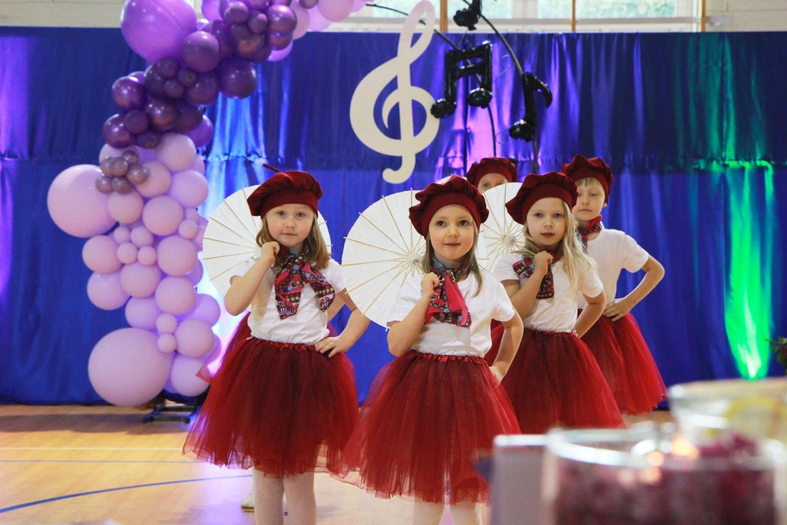 Zdjęcie w galerii na portalu naszraciborz.pl: Tanecznie i kolorowo, czyli II Powiatowy Festiwal Taneczny w Zabełkowie wiadomości z regionu