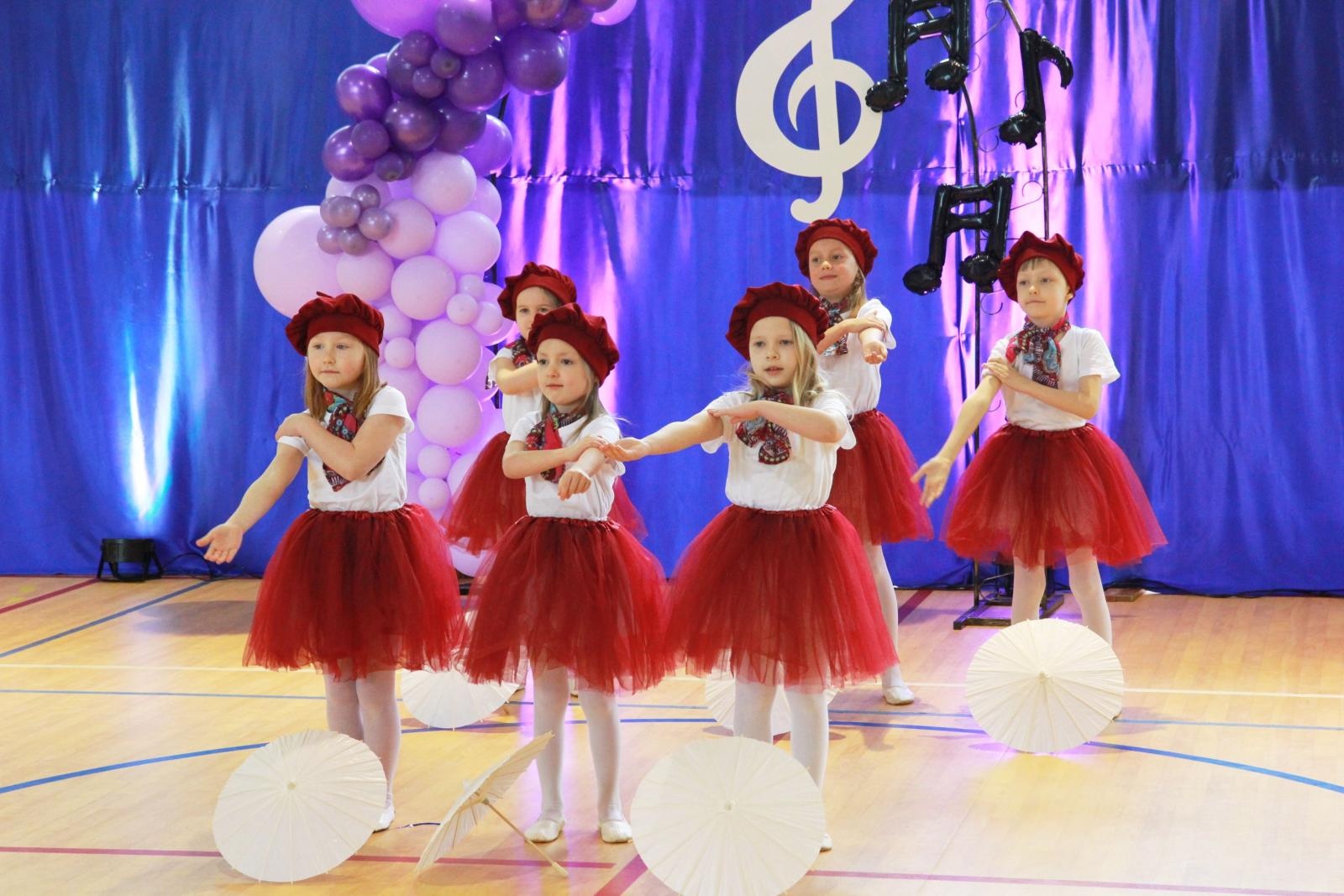 Zdjęcie w galerii na portalu naszraciborz.pl: Tanecznie i kolorowo, czyli II Powiatowy Festiwal Taneczny w Zabełkowie wiadomości z regionu