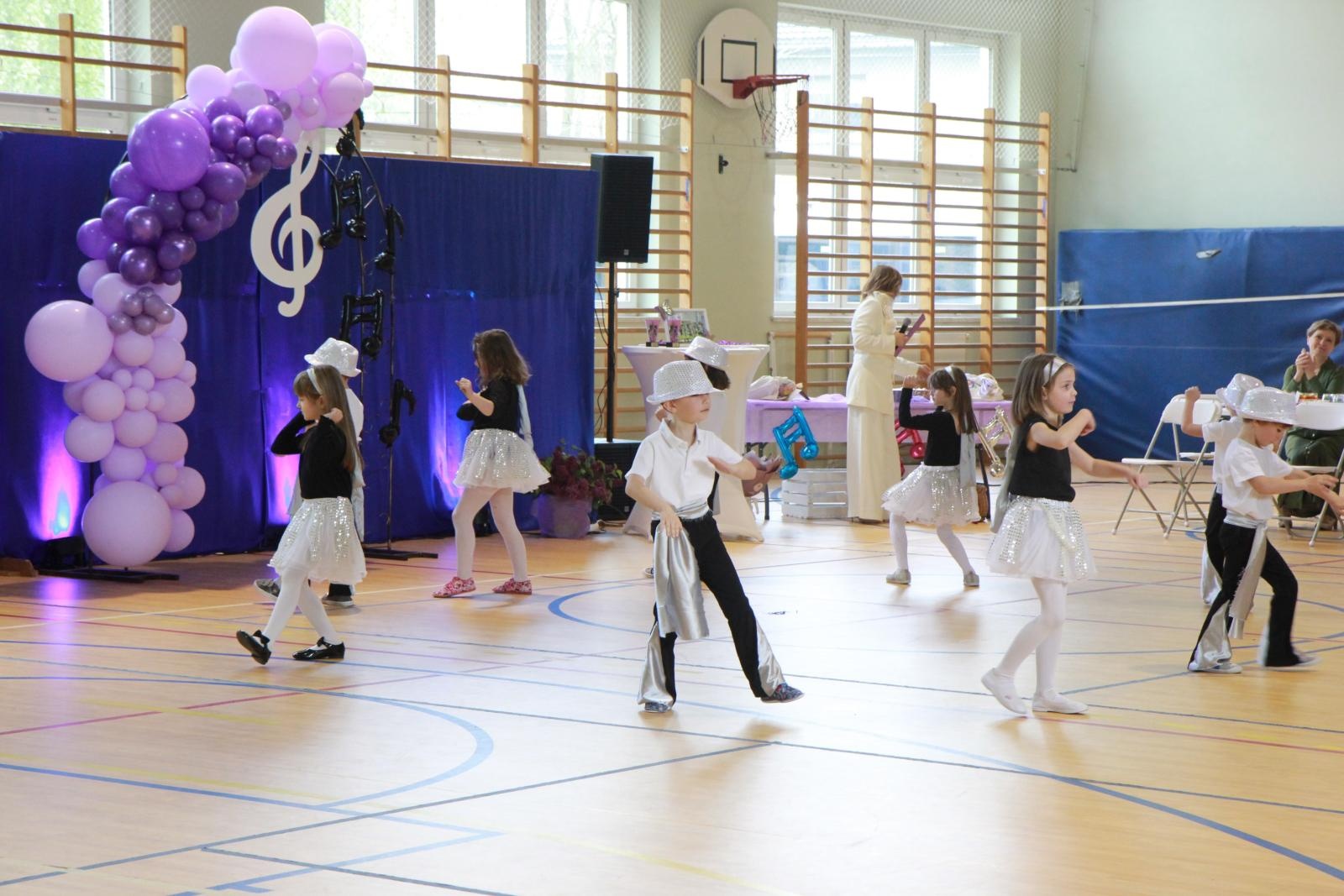 Zdjęcie w galerii na portalu naszraciborz.pl: Tanecznie i kolorowo, czyli II Powiatowy Festiwal Taneczny w Zabełkowie wiadomości z regionu