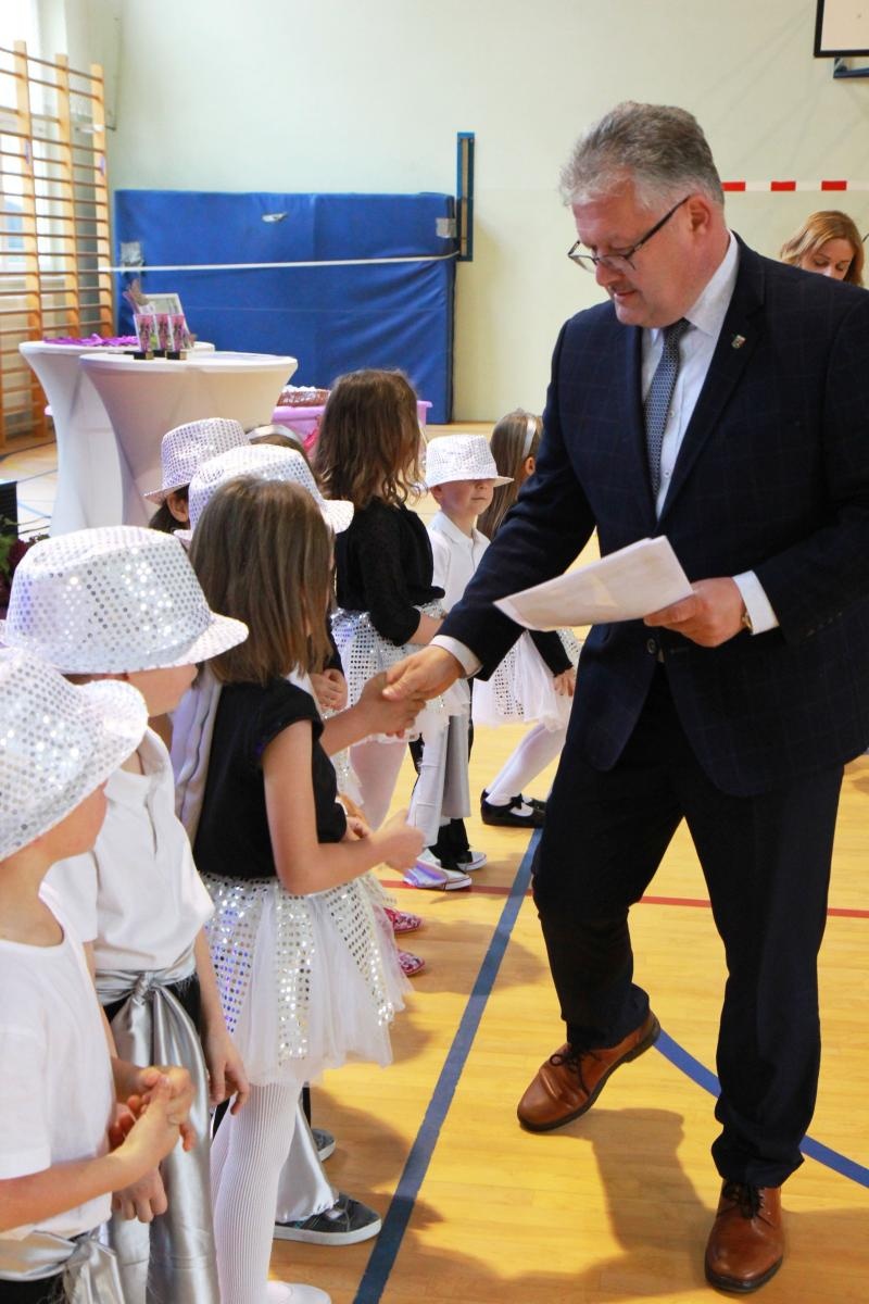 Zdjęcie w galerii na portalu naszraciborz.pl: Tanecznie i kolorowo, czyli II Powiatowy Festiwal Taneczny w Zabełkowie wiadomości z regionu