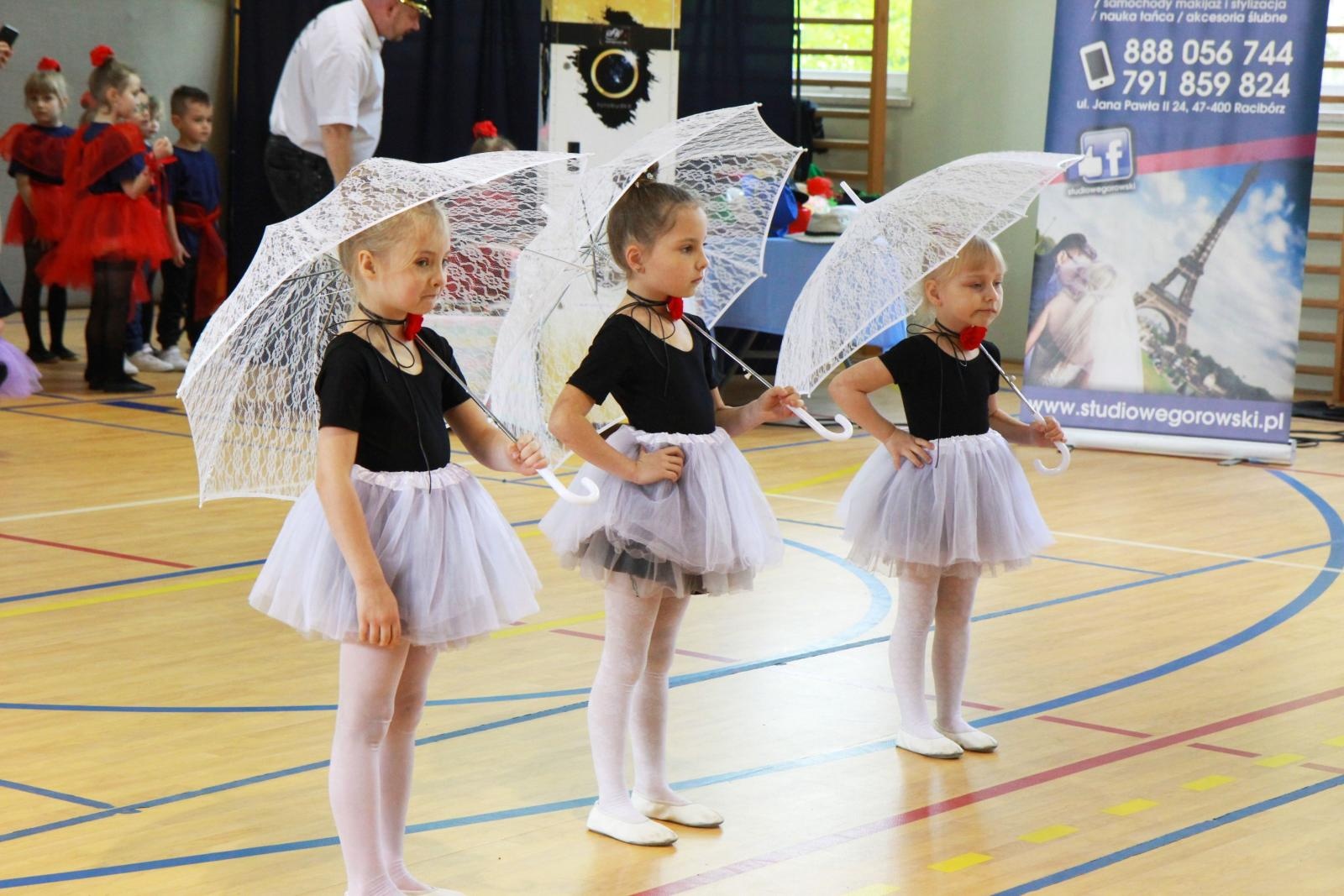 Zdjęcie w galerii na portalu naszraciborz.pl: Tanecznie i kolorowo, czyli II Powiatowy Festiwal Taneczny w Zabełkowie wiadomości z regionu