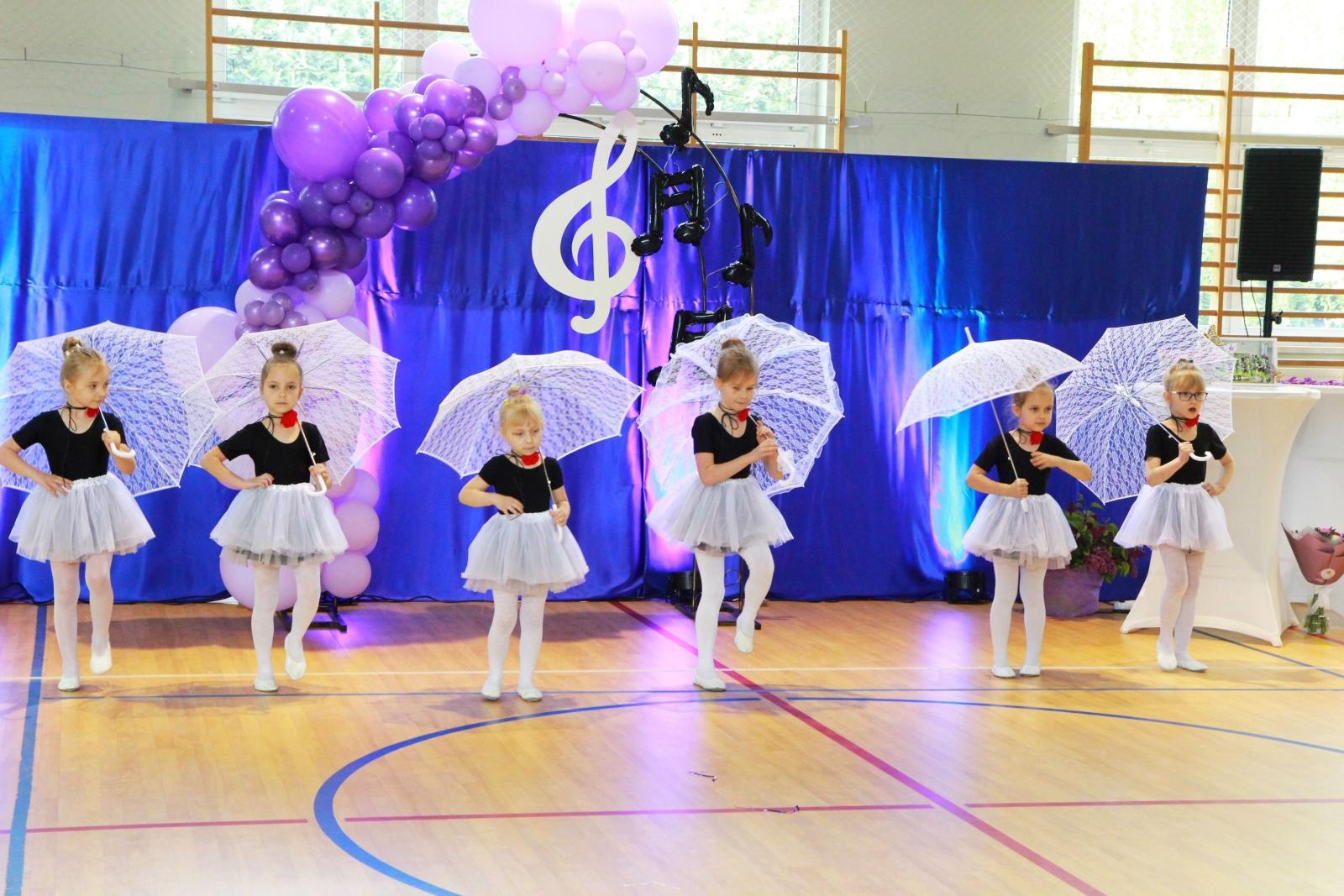 Zdjęcie w galerii na portalu naszraciborz.pl: Tanecznie i kolorowo, czyli II Powiatowy Festiwal Taneczny w Zabełkowie wiadomości z regionu