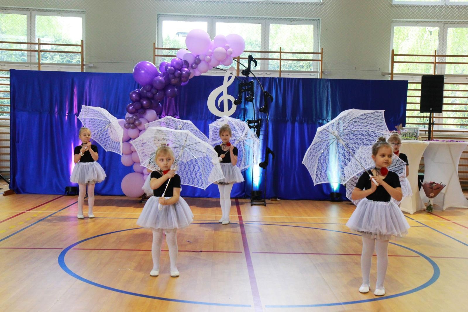 Zdjęcie w galerii na portalu naszraciborz.pl: Tanecznie i kolorowo, czyli II Powiatowy Festiwal Taneczny w Zabełkowie wiadomości z regionu