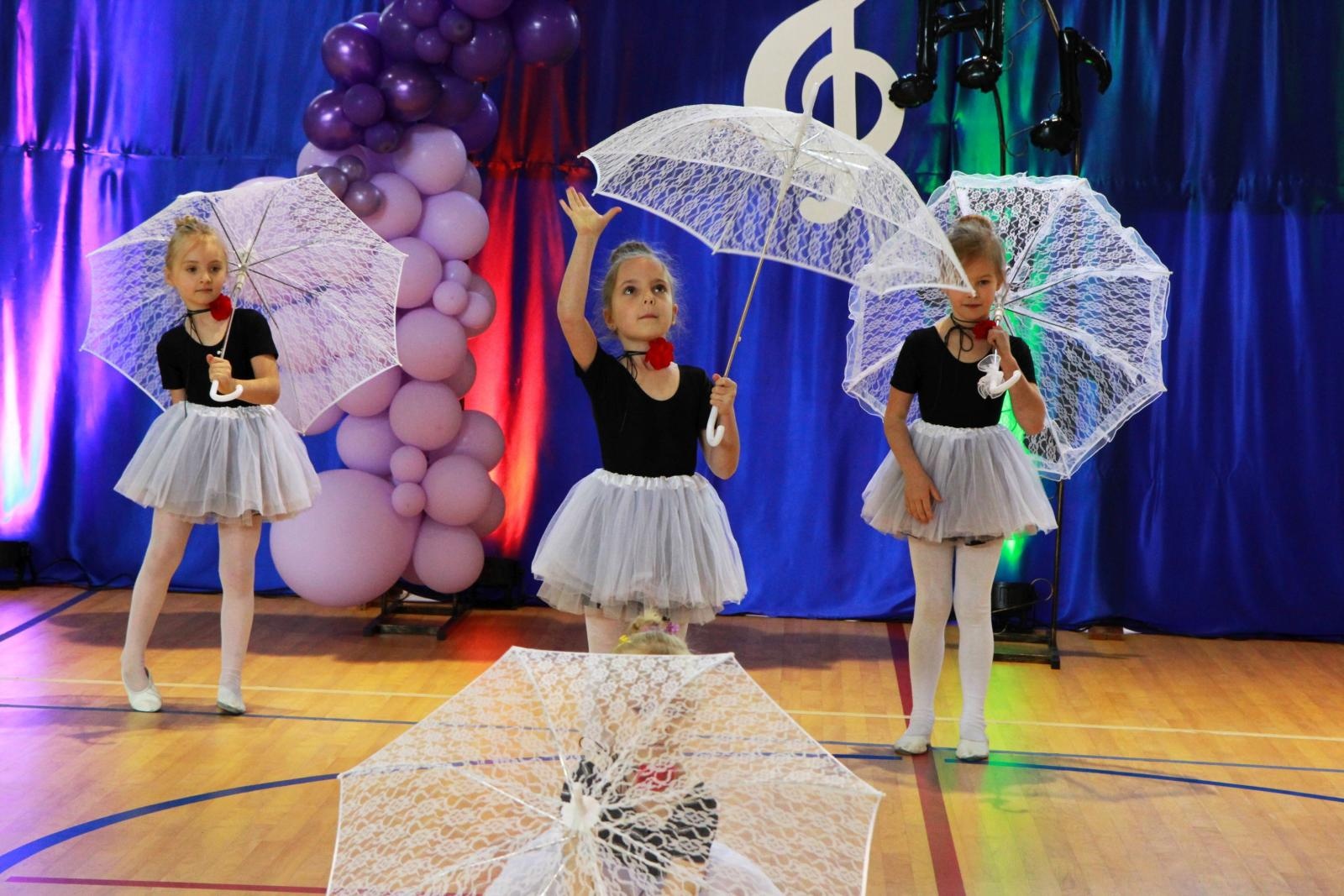 Zdjęcie w galerii na portalu naszraciborz.pl: Tanecznie i kolorowo, czyli II Powiatowy Festiwal Taneczny w Zabełkowie wiadomości z regionu