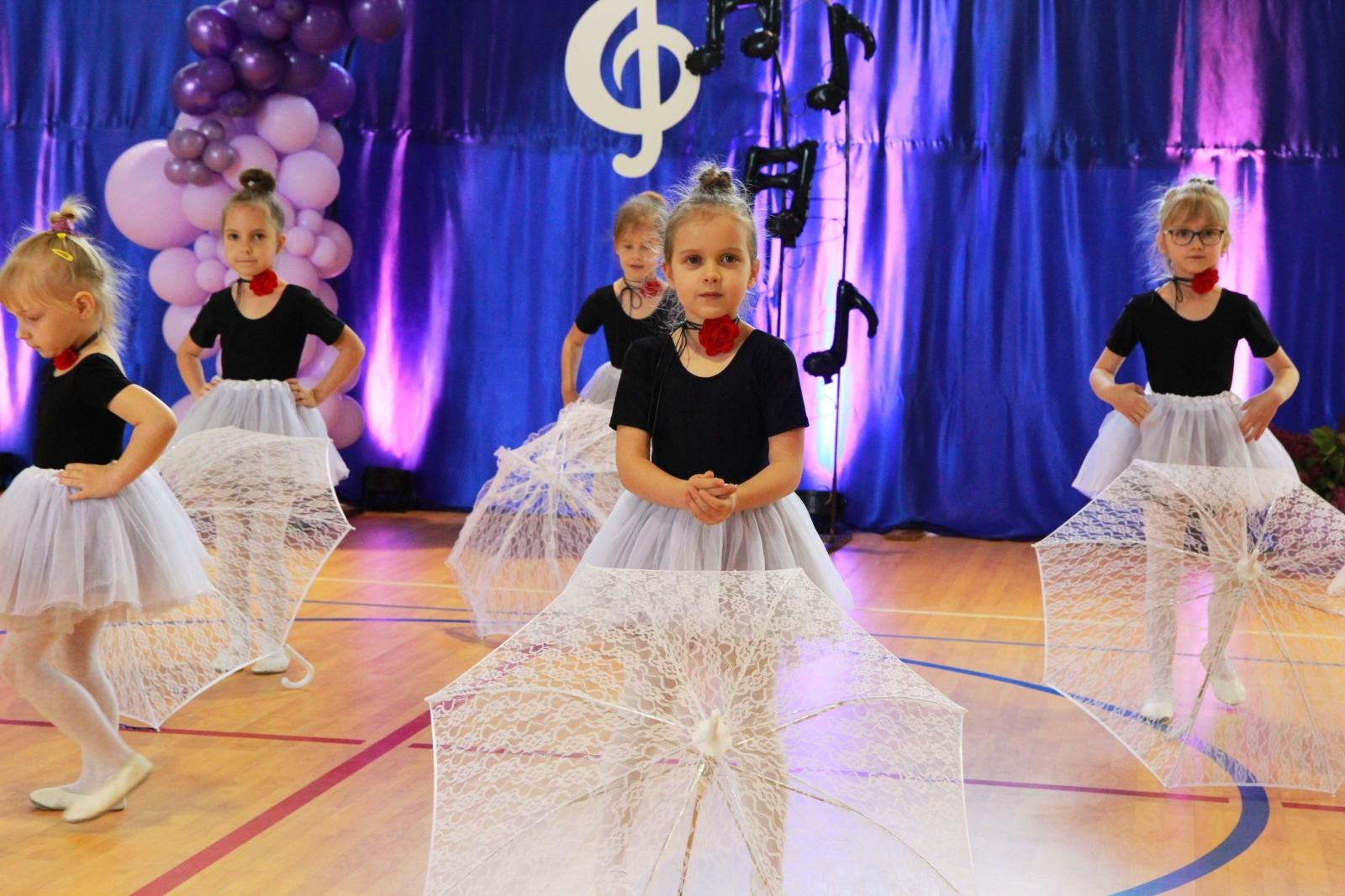 Zdjęcie w galerii na portalu naszraciborz.pl: Tanecznie i kolorowo, czyli II Powiatowy Festiwal Taneczny w Zabełkowie wiadomości z regionu