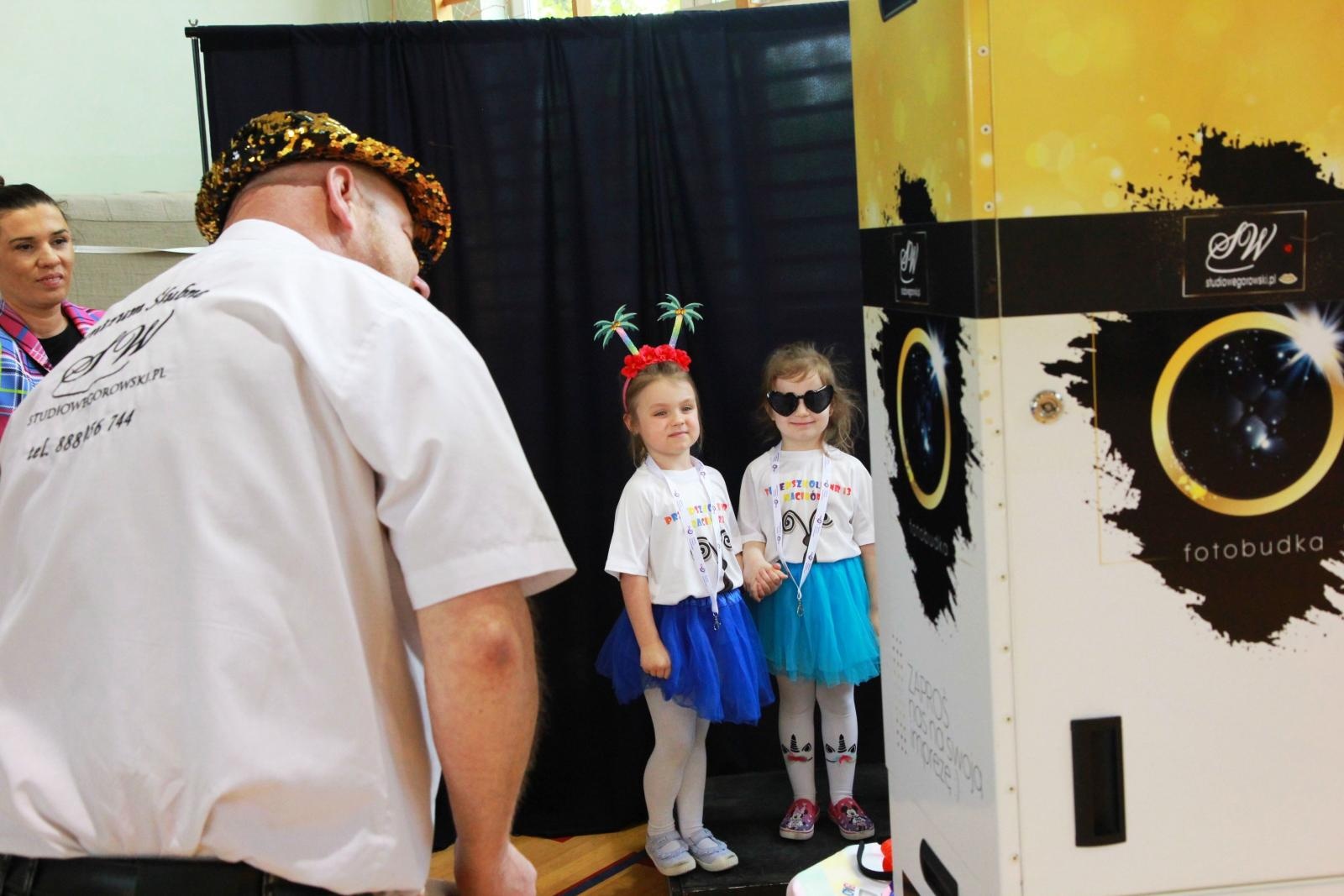 Zdjęcie w galerii na portalu naszraciborz.pl: Tanecznie i kolorowo, czyli II Powiatowy Festiwal Taneczny w Zabełkowie wiadomości z regionu