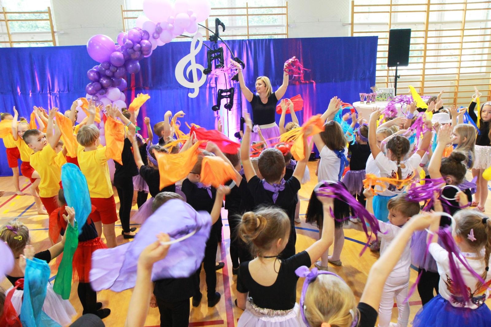 Zdjęcie w galerii na portalu naszraciborz.pl: Tanecznie i kolorowo, czyli II Powiatowy Festiwal Taneczny w Zabełkowie wiadomości z regionu