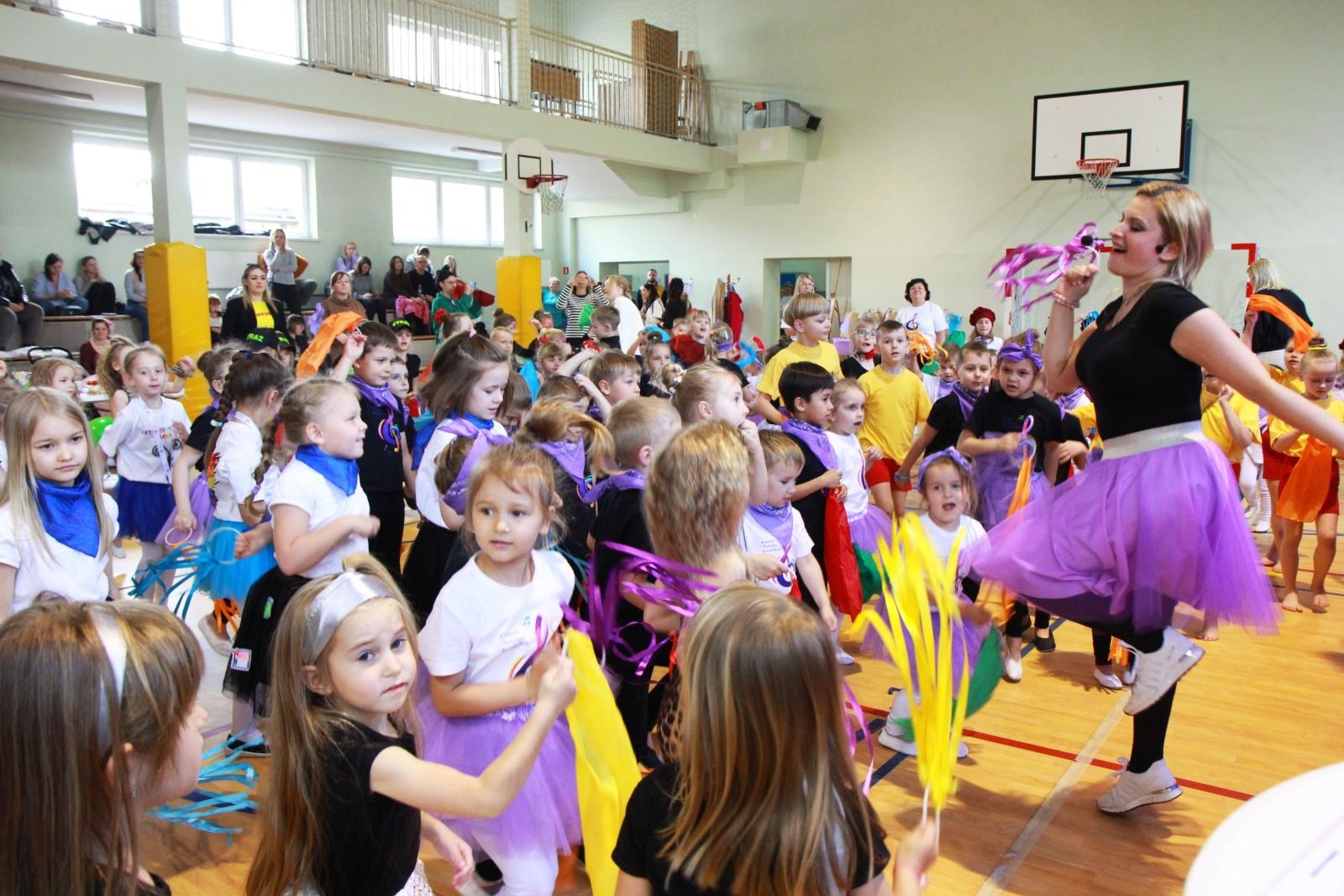 Zdjęcie w galerii na portalu naszraciborz.pl: Tanecznie i kolorowo, czyli II Powiatowy Festiwal Taneczny w Zabełkowie wiadomości z regionu