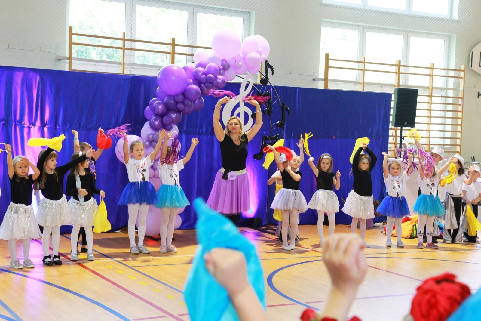 Zdjęcie w galerii na portalu naszraciborz.pl: Tanecznie i kolorowo, czyli II Powiatowy Festiwal Taneczny w Zabełkowie wiadomości z regionu