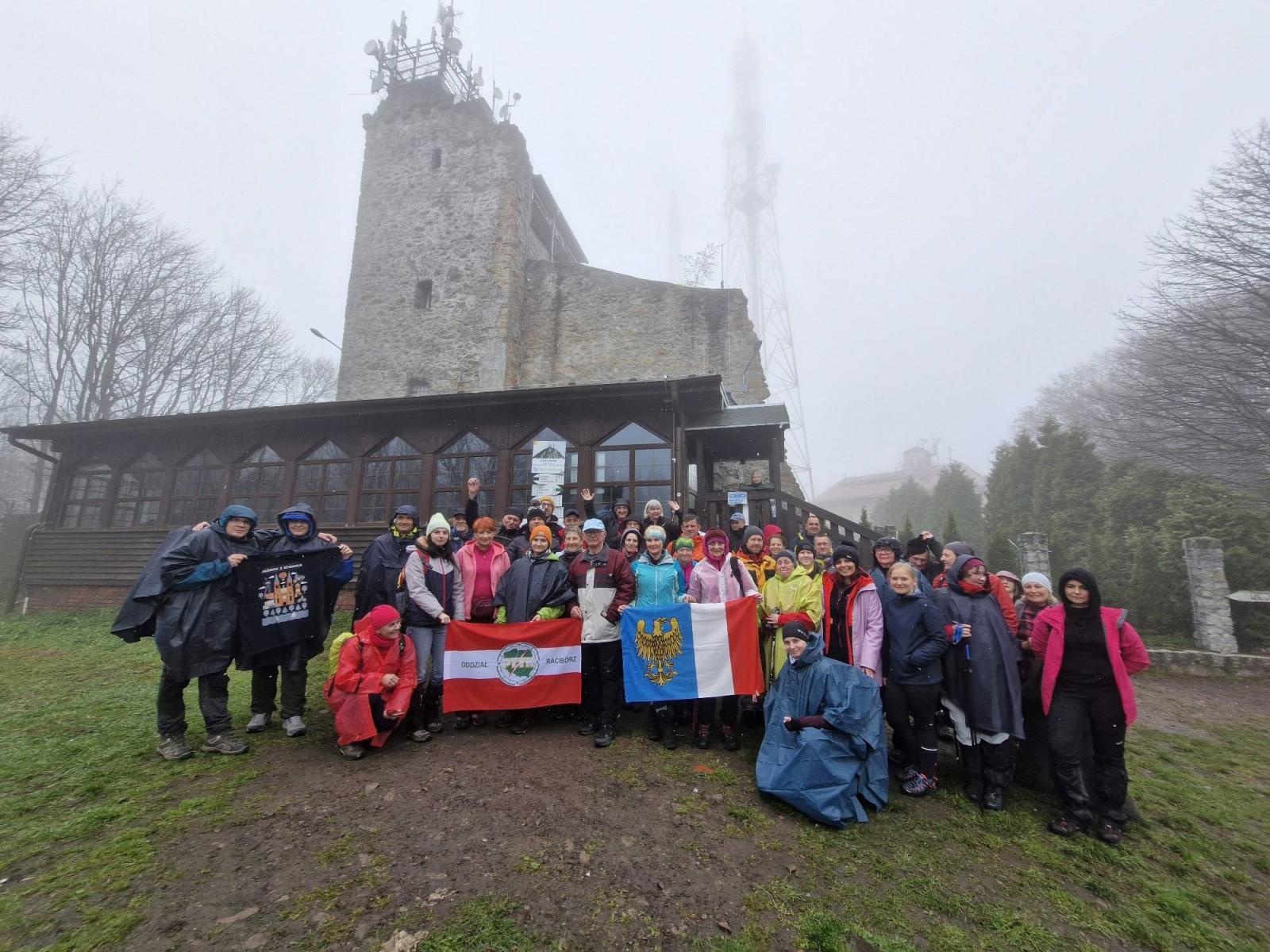 Zdjęcie w galerii na portalu naszraciborz.pl: Raciborzanie zdobyli Chełmiec, Waligórę, Wielką Sowę i Szczeliniec wiadomości z regionu