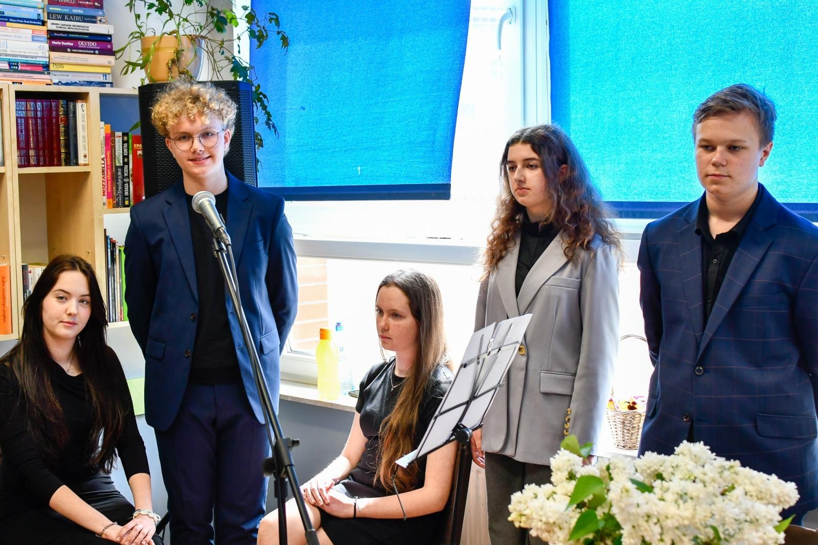 Zdjęcie w galerii na portalu naszraciborz.pl: Muzeum w liceum – wernisaż wystawy w ZSO nr 1 wiadomości z regionu