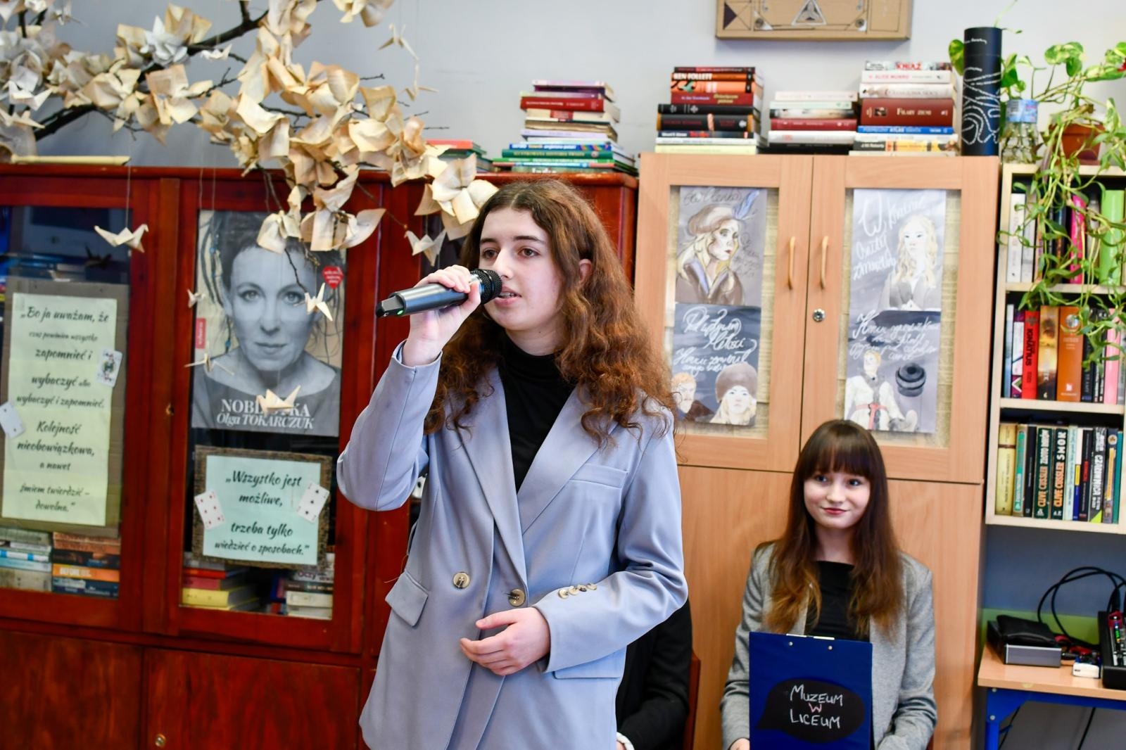 Zdjęcie w galerii na portalu naszraciborz.pl: Muzeum w liceum – wernisaż wystawy w ZSO nr 1 wiadomości z regionu