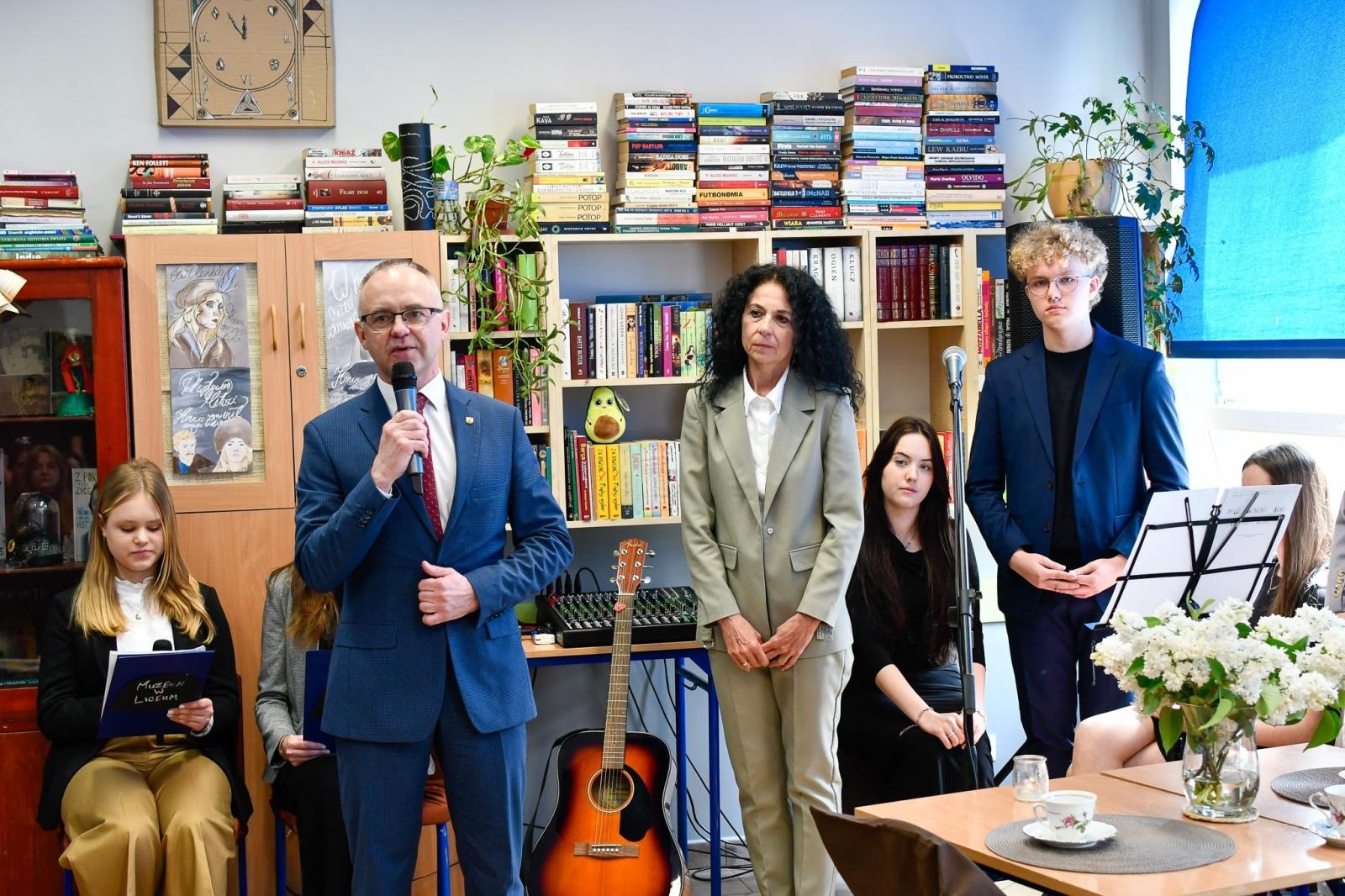 Zdjęcie w galerii na portalu naszraciborz.pl: Muzeum w liceum – wernisaż wystawy w ZSO nr 1 wiadomości z regionu