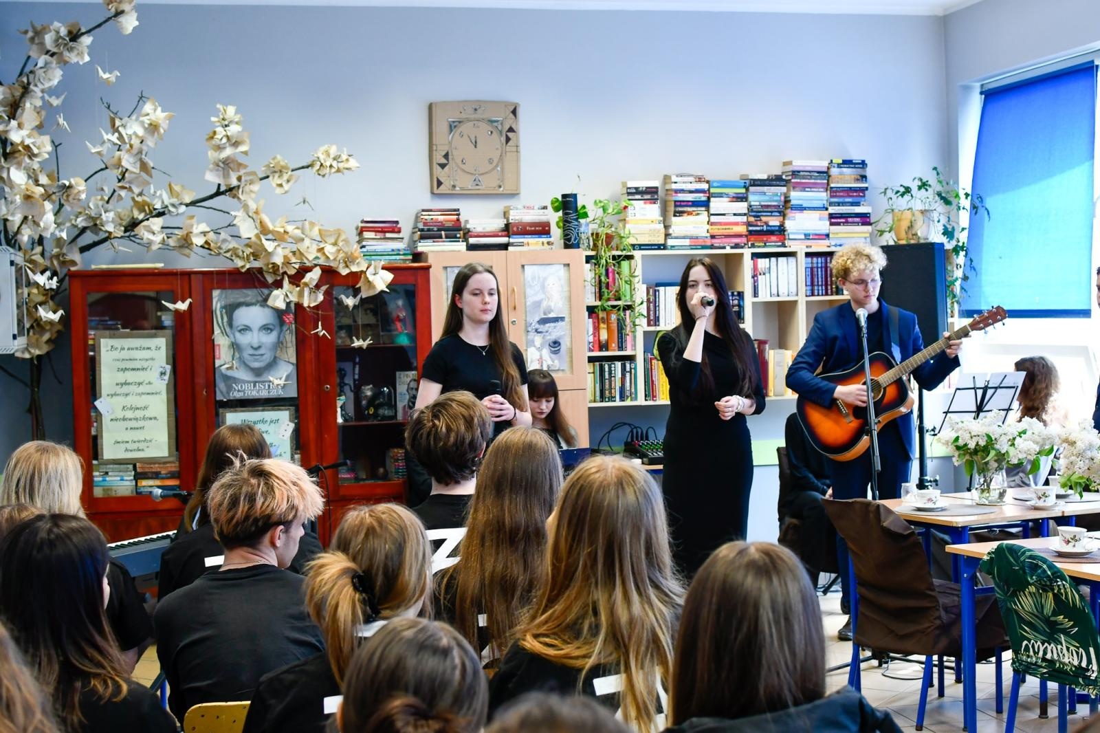 Zdjęcie w galerii na portalu naszraciborz.pl: Muzeum w liceum – wernisaż wystawy w ZSO nr 1 wiadomości z regionu