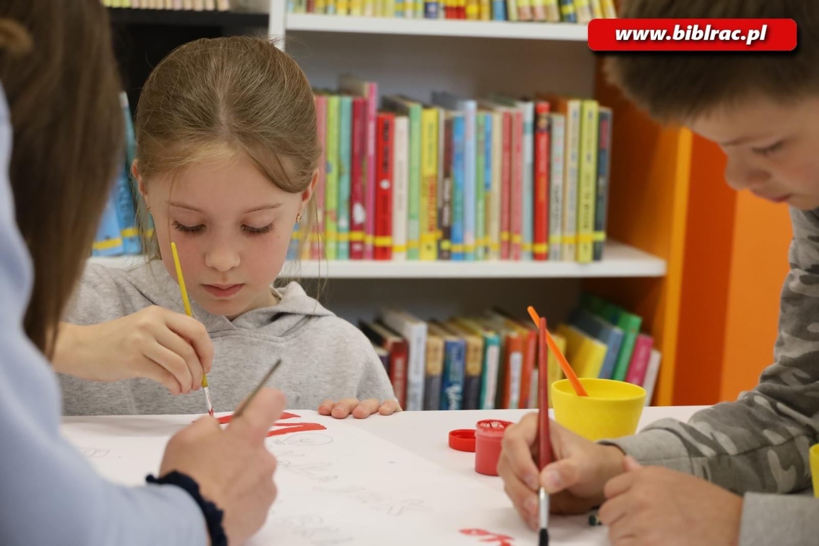 Zdjęcie w galerii na portalu naszraciborz.pl: Mikołajkowe potyczki w bibliotece z okazji Światowego Dnia Książki wiadomości z regionu