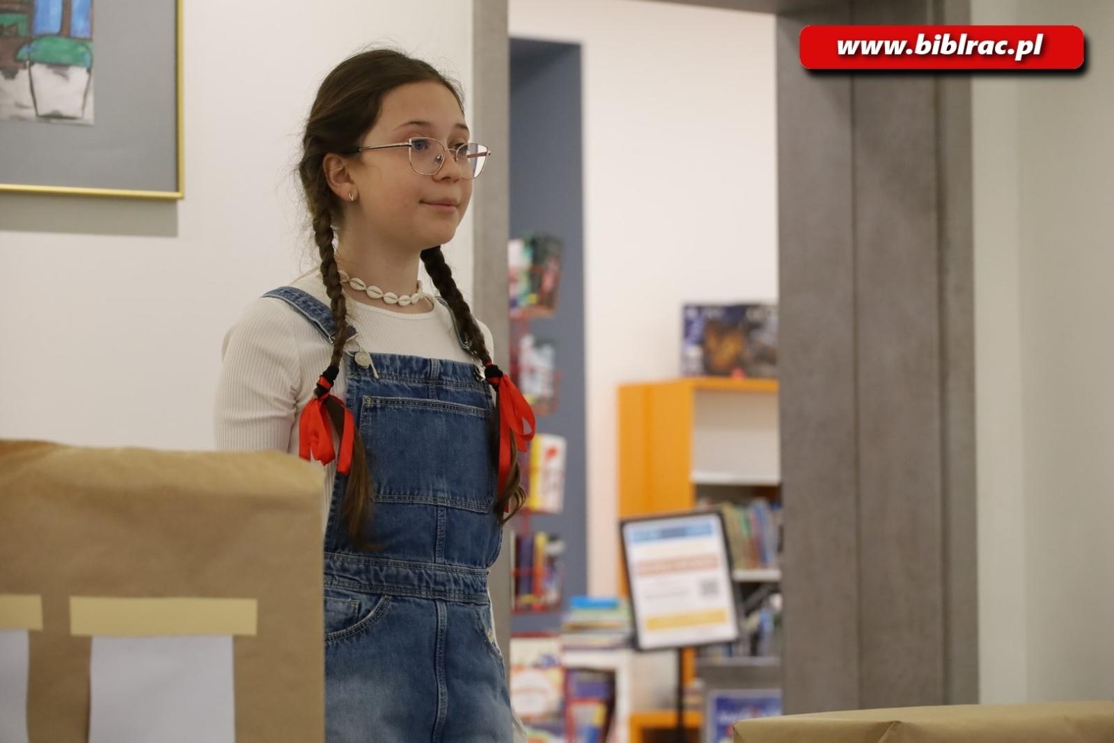 Zdjęcie w galerii na portalu naszraciborz.pl: Mikołajkowe potyczki w bibliotece z okazji Światowego Dnia Książki wiadomości z regionu