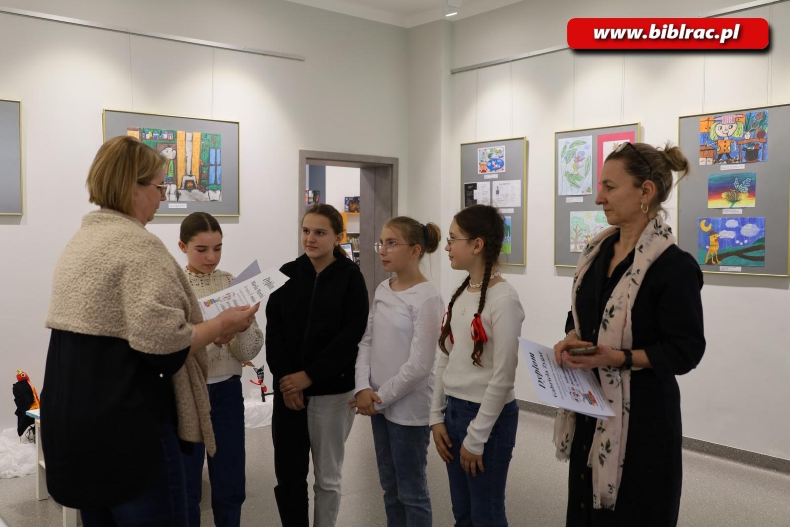 Zdjęcie w galerii na portalu naszraciborz.pl: Mikołajkowe potyczki w bibliotece z okazji Światowego Dnia Książki wiadomości z regionu