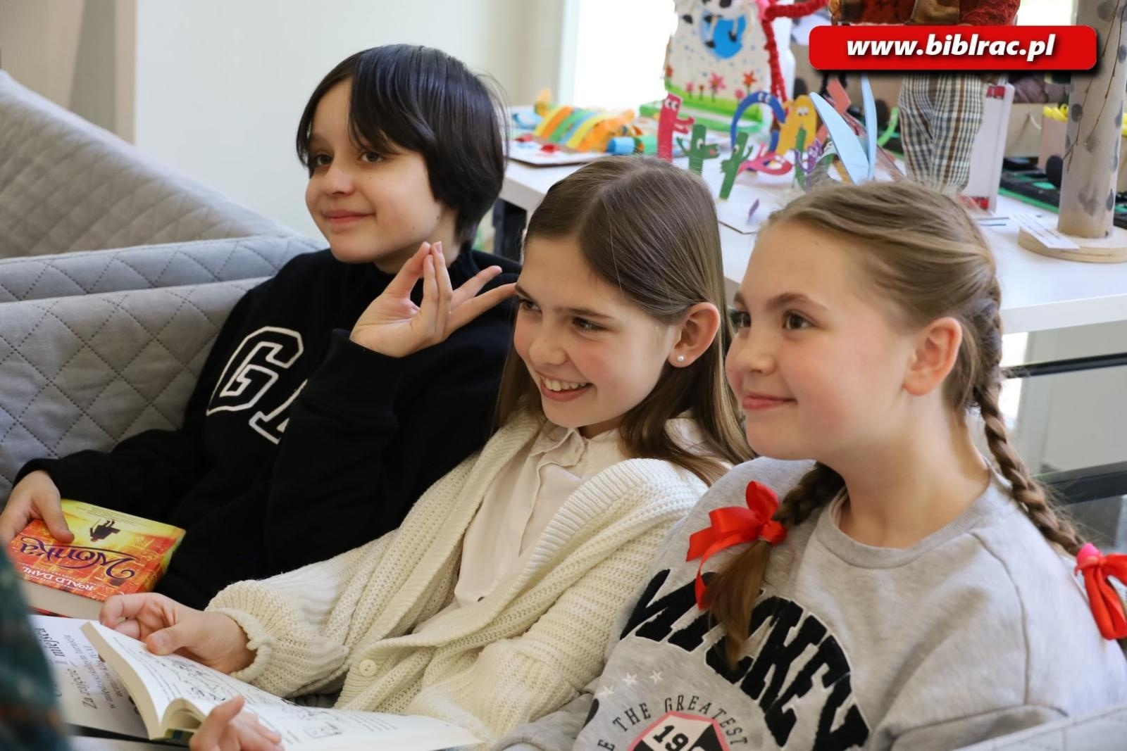 Zdjęcie w galerii na portalu naszraciborz.pl: Mikołajkowe potyczki w bibliotece z okazji Światowego Dnia Książki wiadomości z regionu