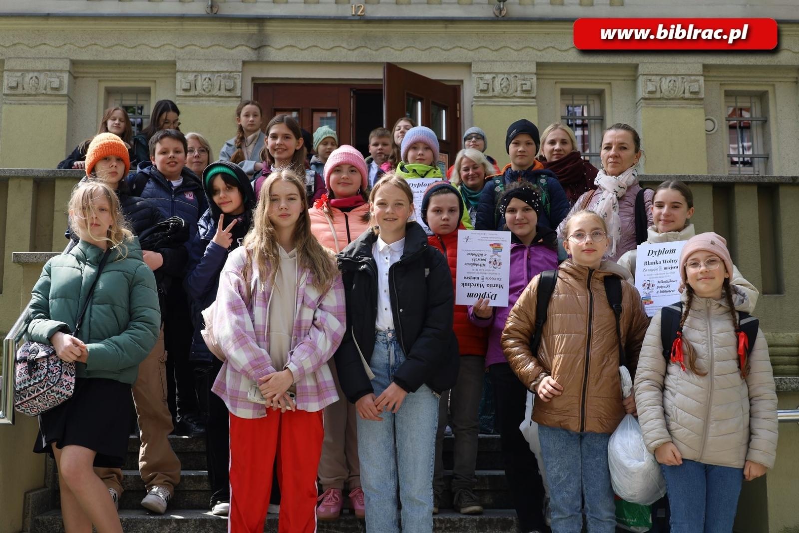 Zdjęcie w galerii na portalu naszraciborz.pl: Mikołajkowe potyczki w bibliotece z okazji Światowego Dnia Książki wiadomości z regionu