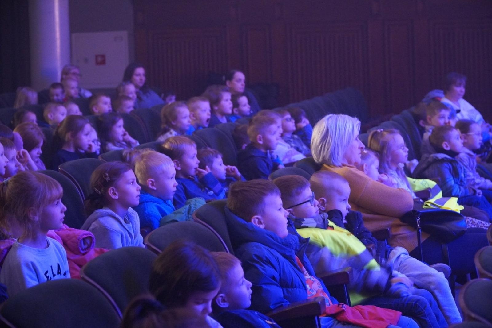 Zdjęcie w galerii na portalu naszraciborz.pl: Interaktywny spektakl z okazji Dnia Ziemi w RCK [FOTO] wiadomości z regionu