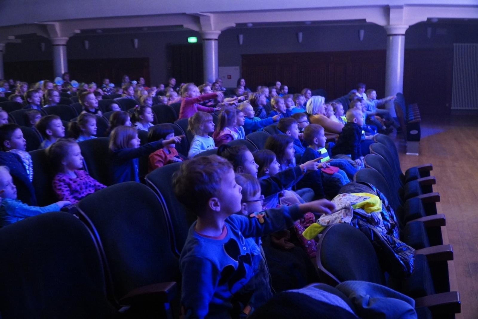 Zdjęcie w galerii na portalu naszraciborz.pl: Interaktywny spektakl z okazji Dnia Ziemi w RCK [FOTO] wiadomości z regionu