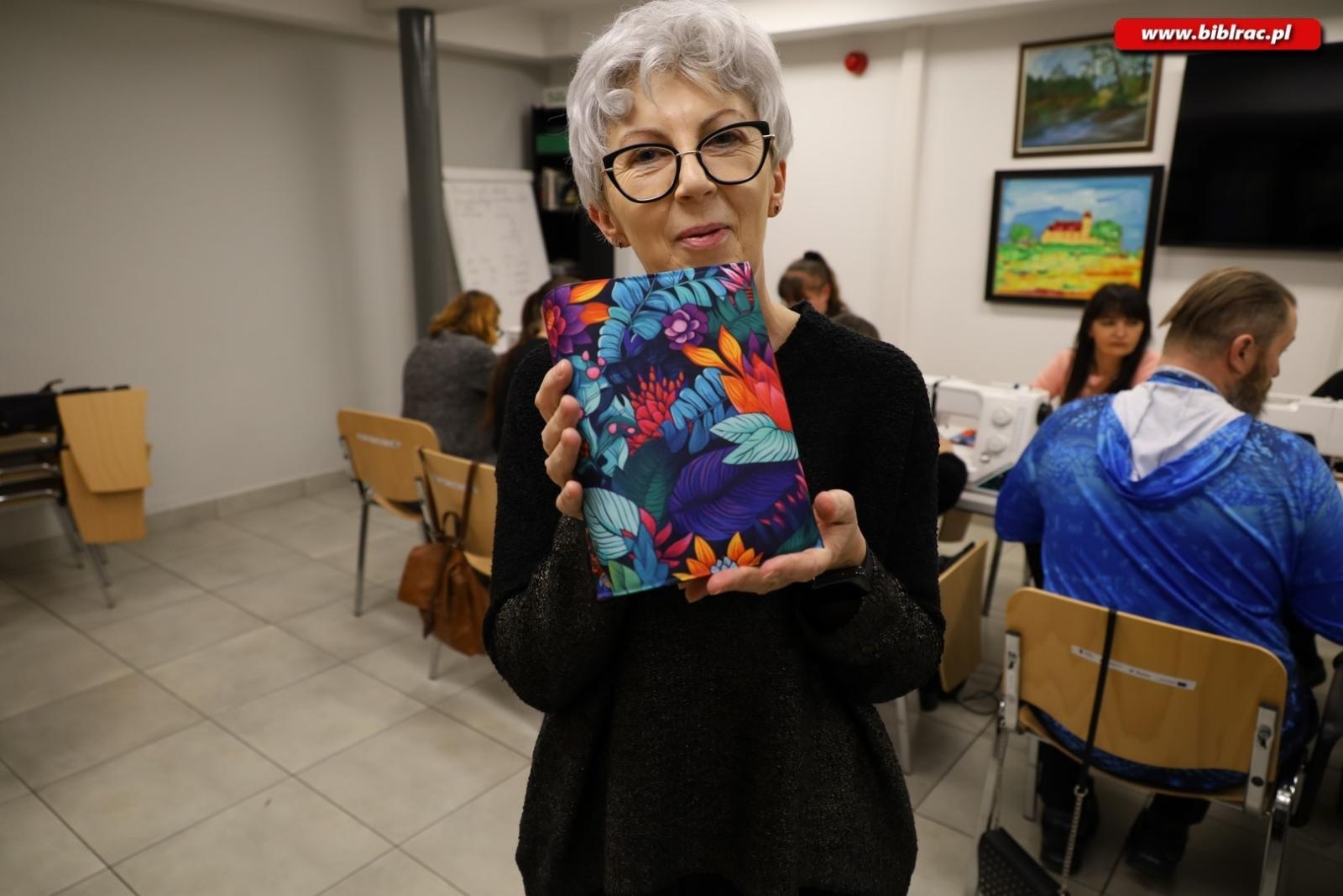 Zdjęcie w galerii na portalu naszraciborz.pl: Warsztaty szycia w raciborskiej bibliotece [FOTO] wiadomości z regionu