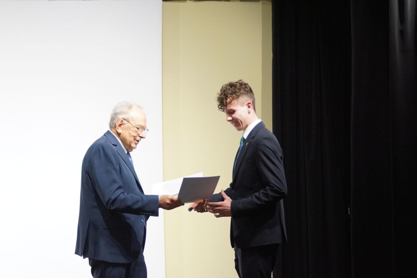 Zdjęcie w galerii na portalu naszraciborz.pl: RIG przekazał pieniądze zebrane podczas Gwiazdki Serc wiadomości z regionu