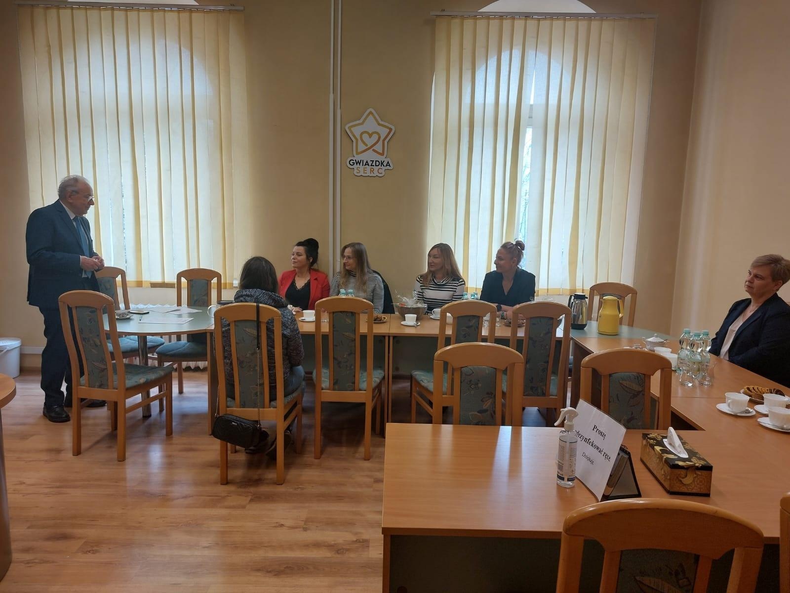 Zdjęcie w galerii na portalu naszraciborz.pl: RIG przekazał pieniądze zebrane podczas Gwiazdki Serc wiadomości z regionu