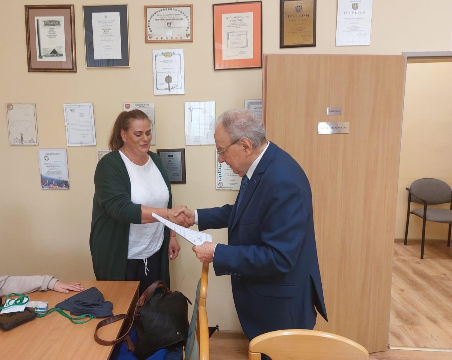 Zdjęcie w galerii na portalu naszraciborz.pl: RIG przekazał pieniądze zebrane podczas Gwiazdki Serc wiadomości z regionu