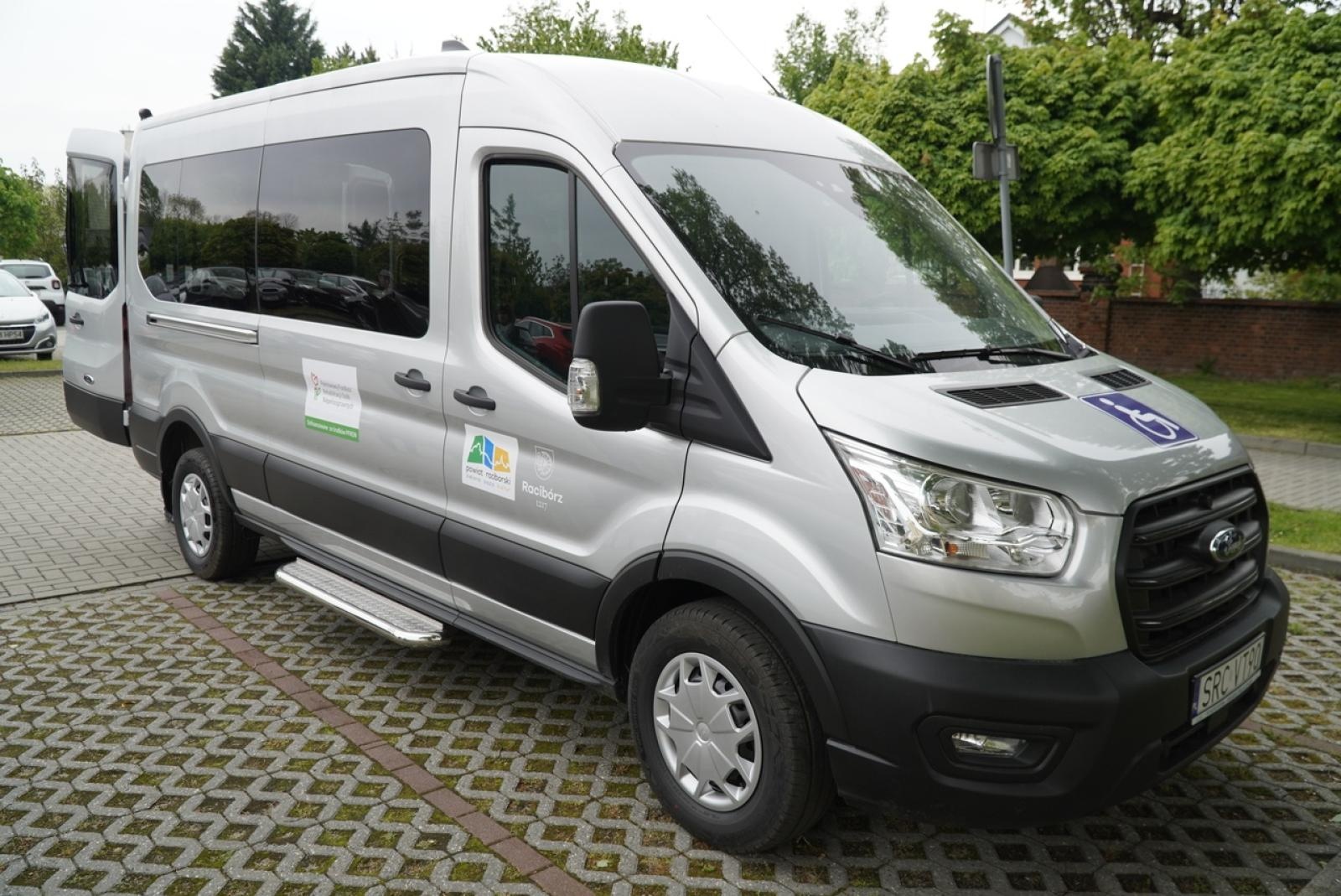 Zdjęcie w galerii na portalu naszraciborz.pl: Raciborski Warsztat Terapii Zajęciowej otrzymał nowego mikrobusa wiadomości z regionu