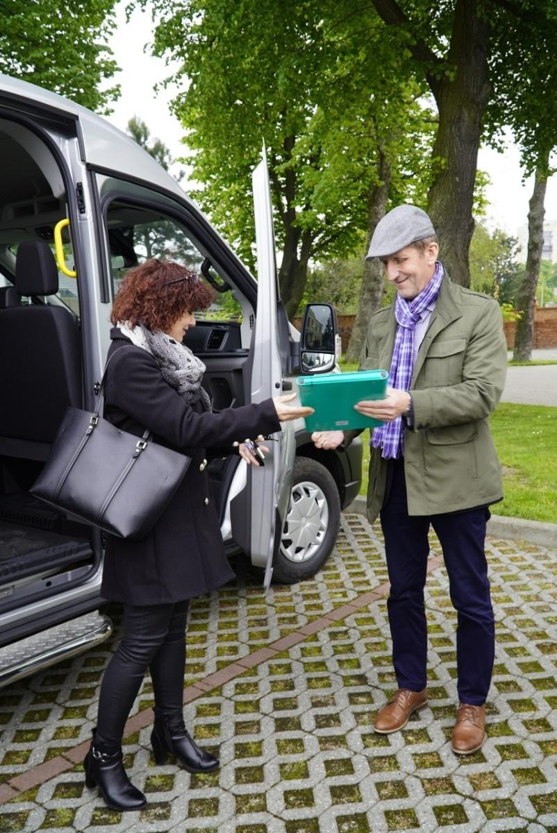 Zdjęcie w galerii na portalu naszraciborz.pl: Raciborski Warsztat Terapii Zajęciowej otrzymał nowego mikrobusa wiadomości z regionu