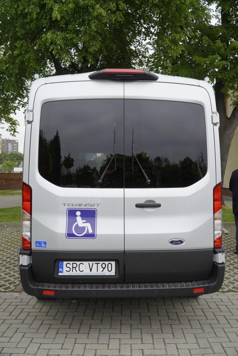 Zdjęcie w galerii na portalu naszraciborz.pl: Raciborski Warsztat Terapii Zajęciowej otrzymał nowego mikrobusa wiadomości z regionu